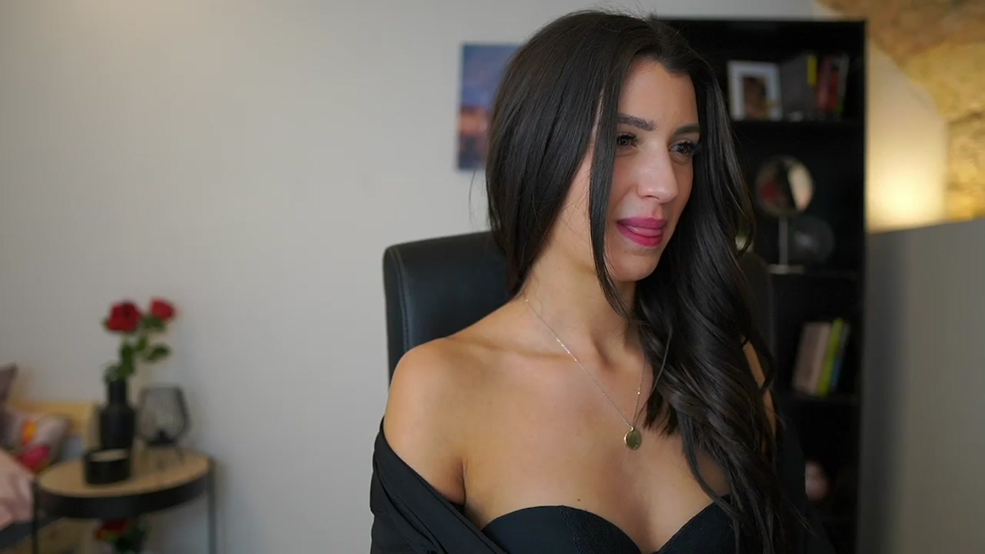 Gallery image thumbnail from Julia_Roca's myfreecams stream on, 12/26/2023, 11:00 image 17 of 20