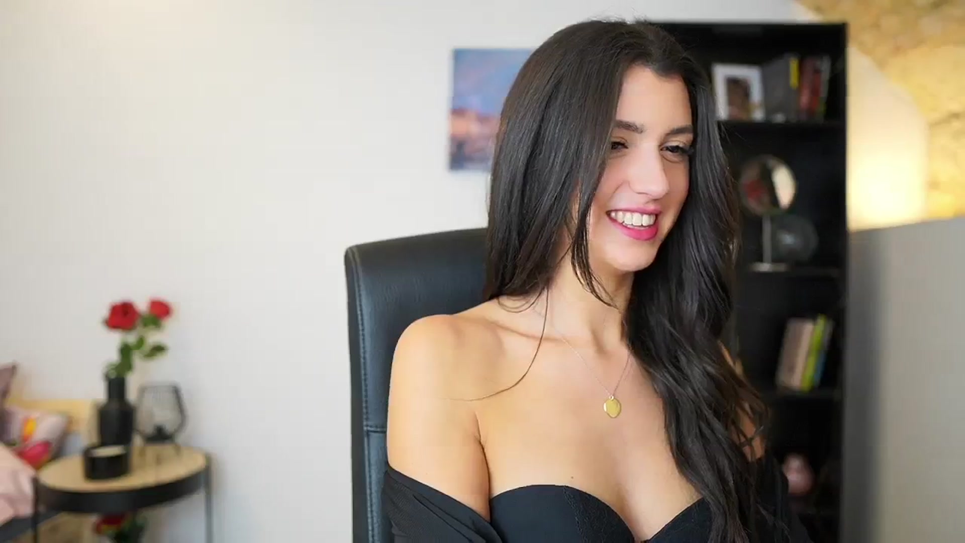 Gallery image thumbnail from Julia_Roca's myfreecams stream on, 12/26/2023, 11:50 image 7 of 20
