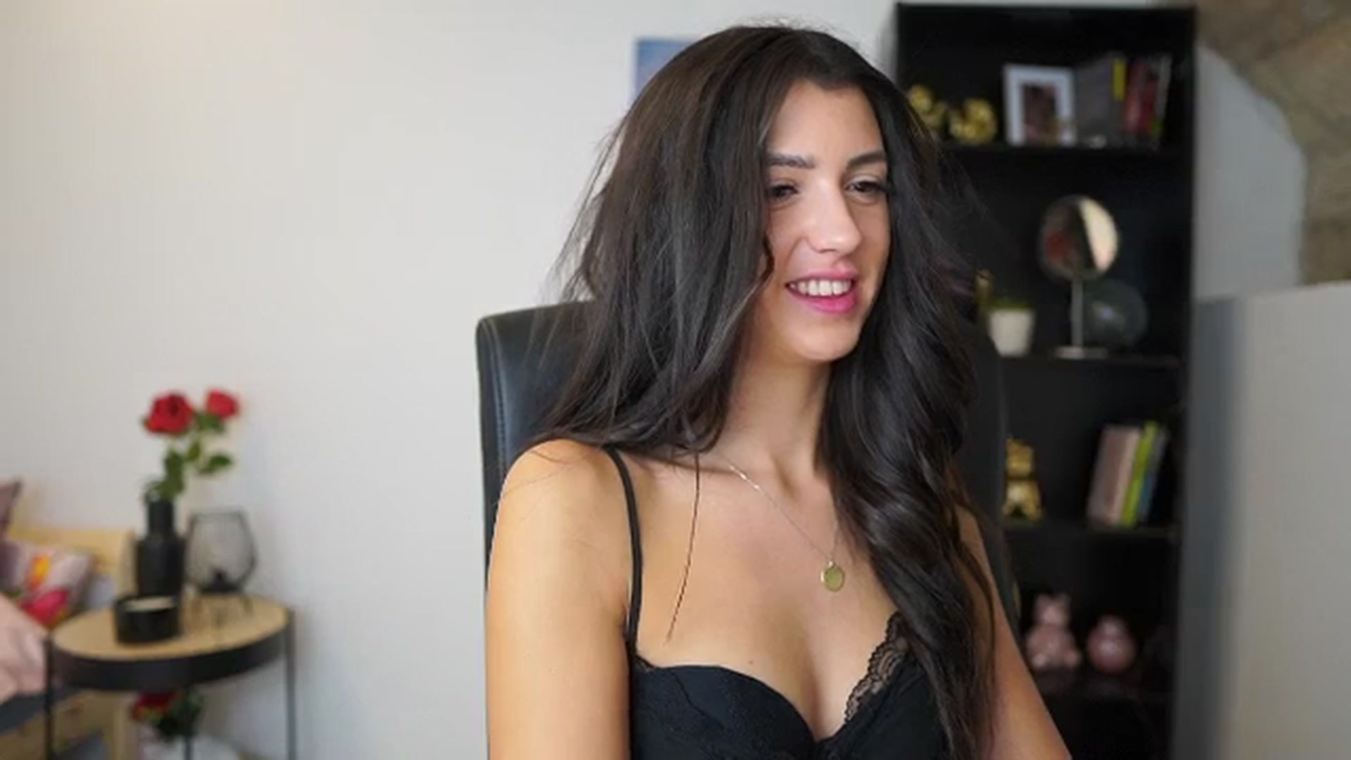 Gallery image thumbnail from Julia_Roca's myfreecams stream on, 12/27/2023, 10:23 image 16 of 20