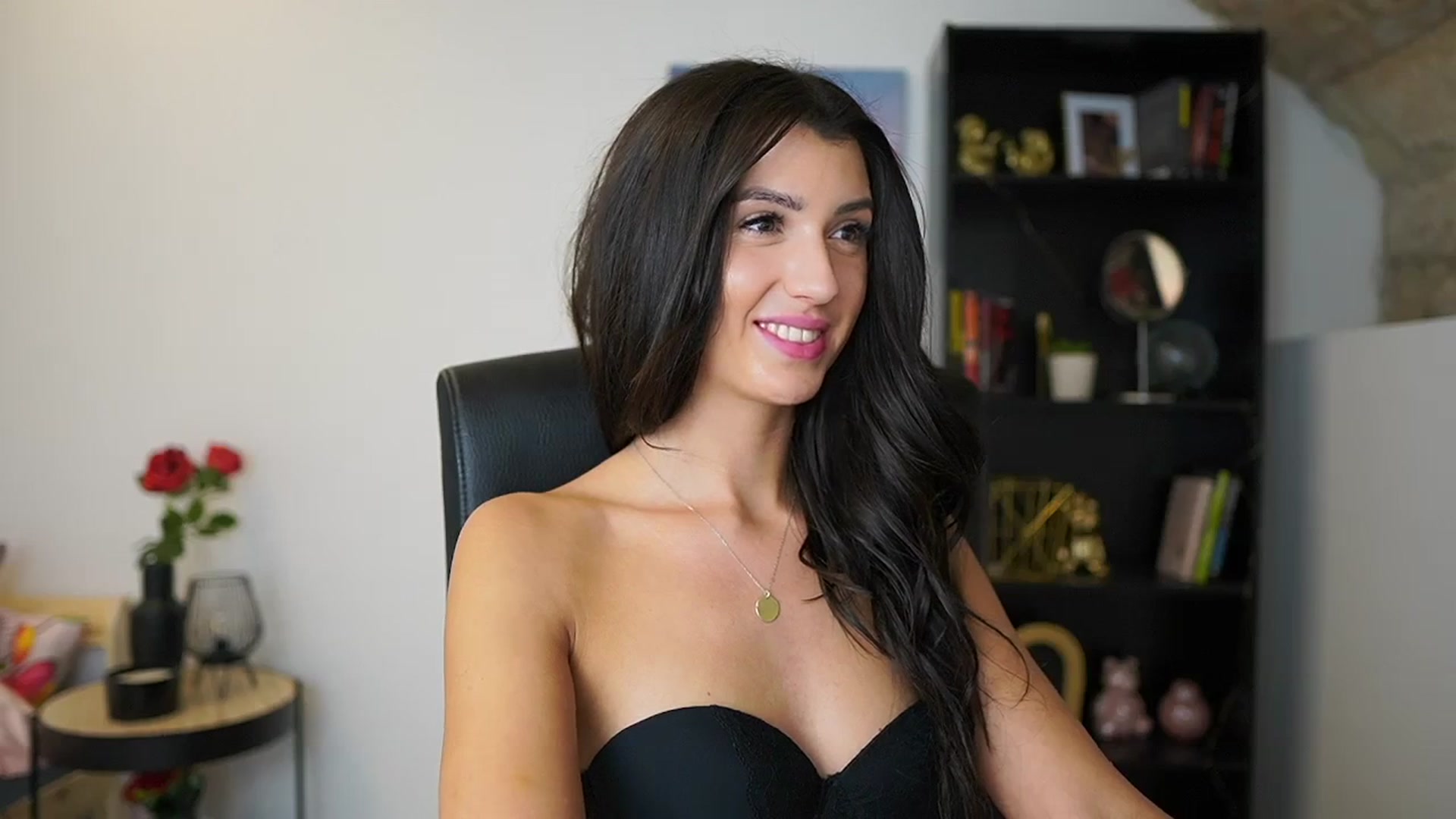 Gallery image thumbnail from Julia_Roca's myfreecams stream on, 12/27/2023, 13:32 image 16 of 20