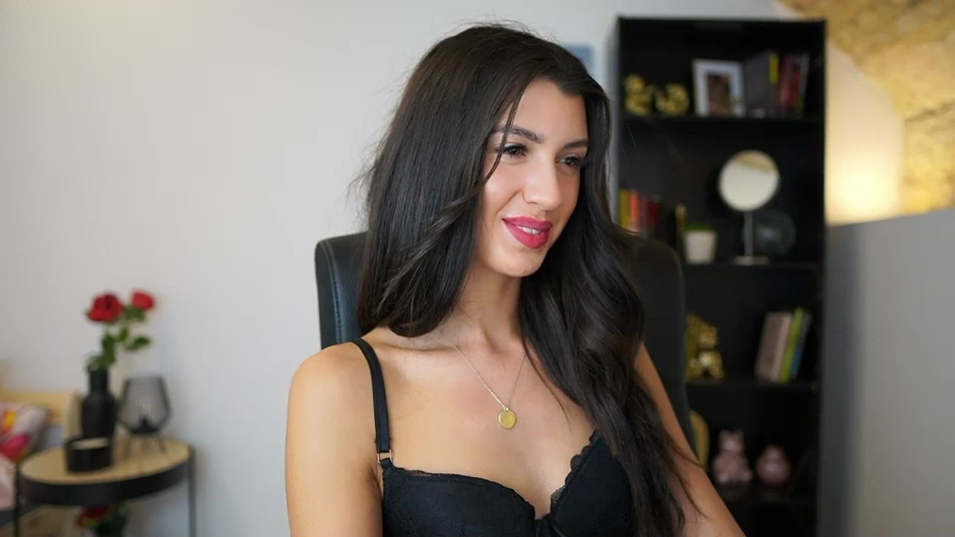 Gallery image thumbnail from Julia_Roca's myfreecams stream on, 12/28/2023, 15:39 image 16 of 20