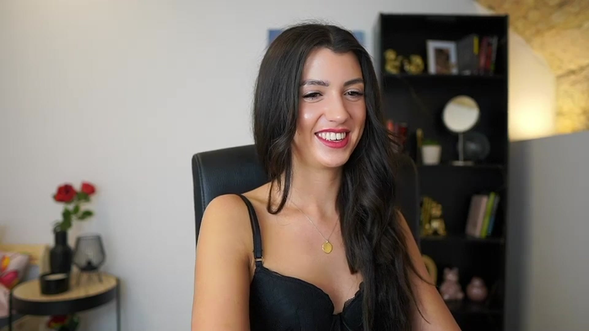 Gallery image thumbnail from Julia_Roca's myfreecams stream on, 12/28/2023, 15:39 image 10 of 20