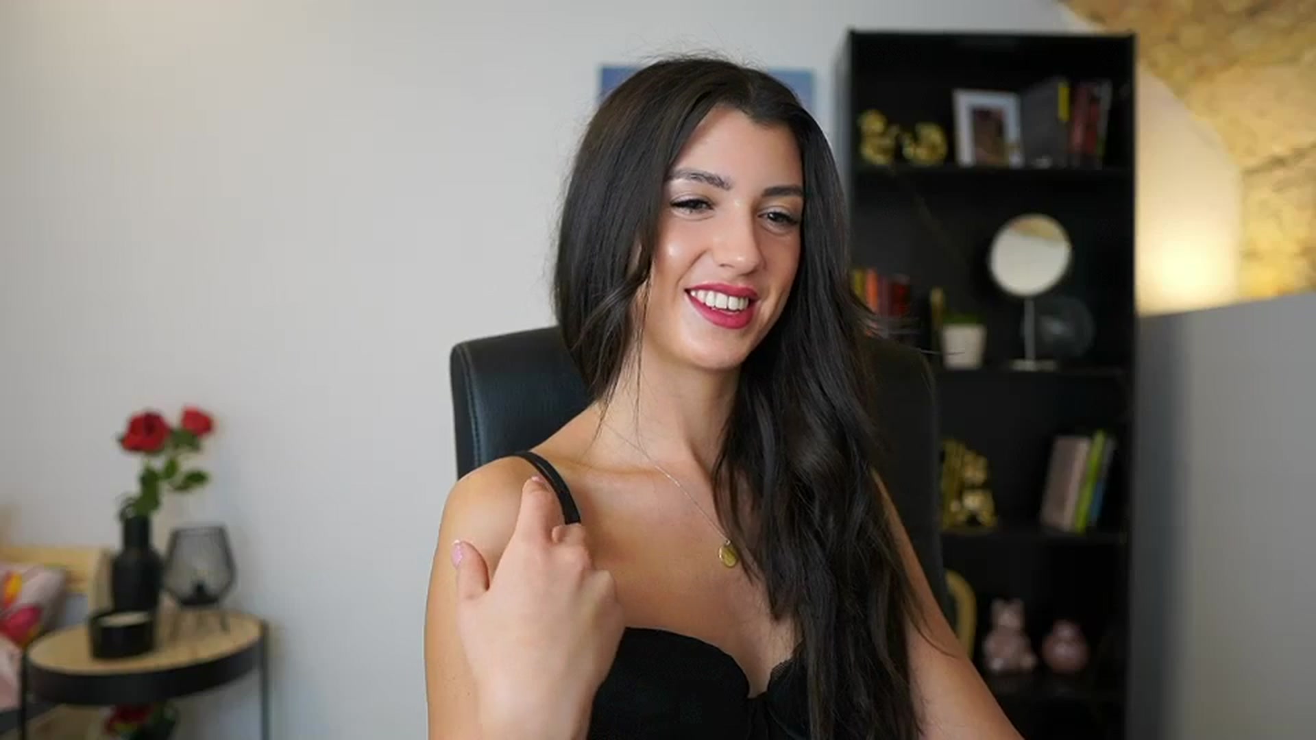 Gallery image thumbnail from Julia_Roca's myfreecams stream on, 12/28/2023, 15:39 image 3 of 20
