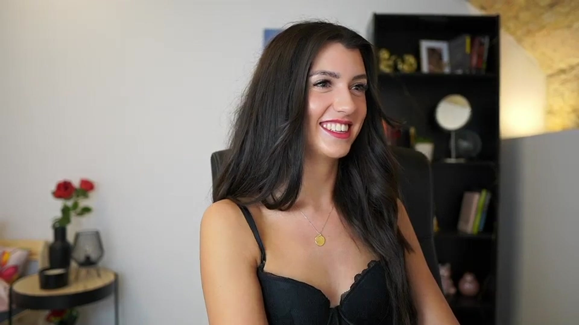 Gallery image thumbnail from Julia_Roca's myfreecams stream on, 12/28/2023, 15:39 image 9 of 20