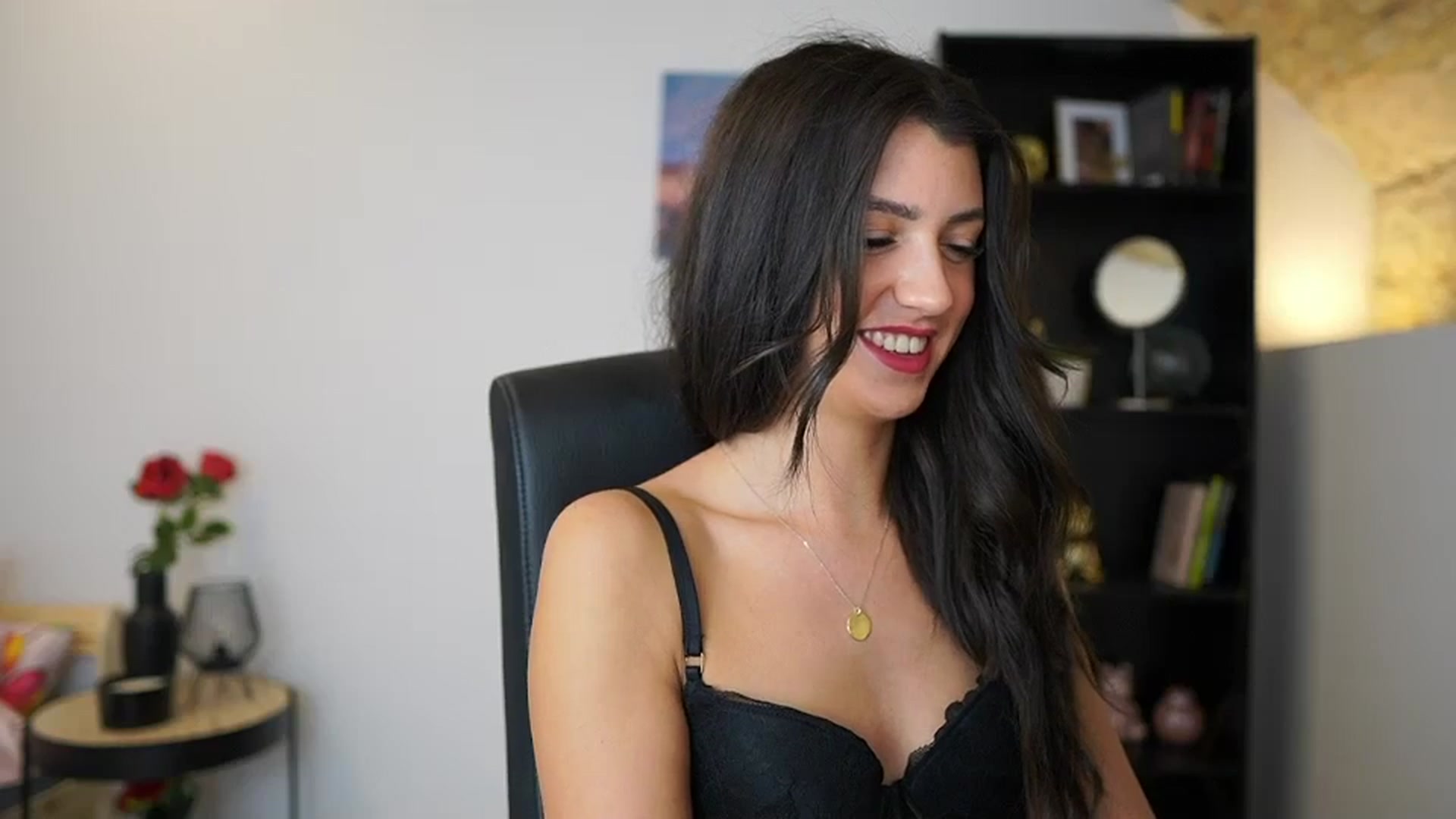 Gallery image thumbnail from Julia_Roca's myfreecams stream on, 12/28/2023, 15:39 image 2 of 20