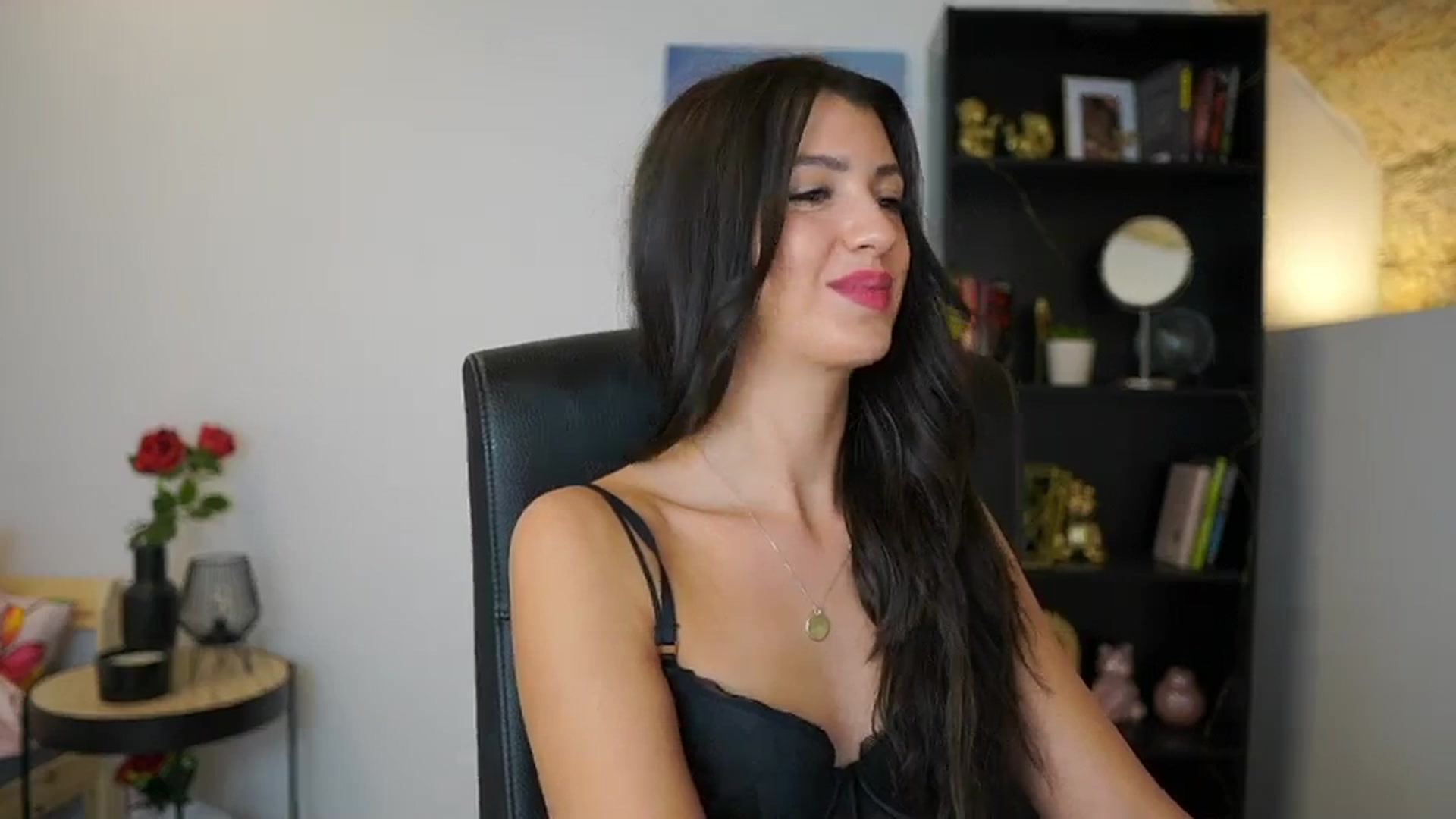 Gallery image thumbnail from Julia_Roca's myfreecams stream on, 12/28/2023, 16:34 image 3 of 20