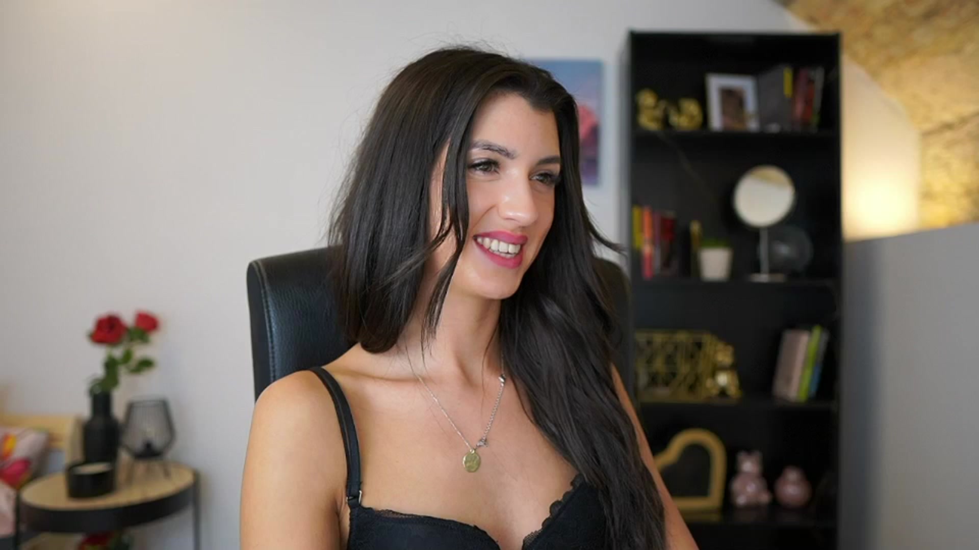 Gallery image thumbnail from Julia_Roca's myfreecams stream on, 12/28/2023, 18:29 image 1 of 20