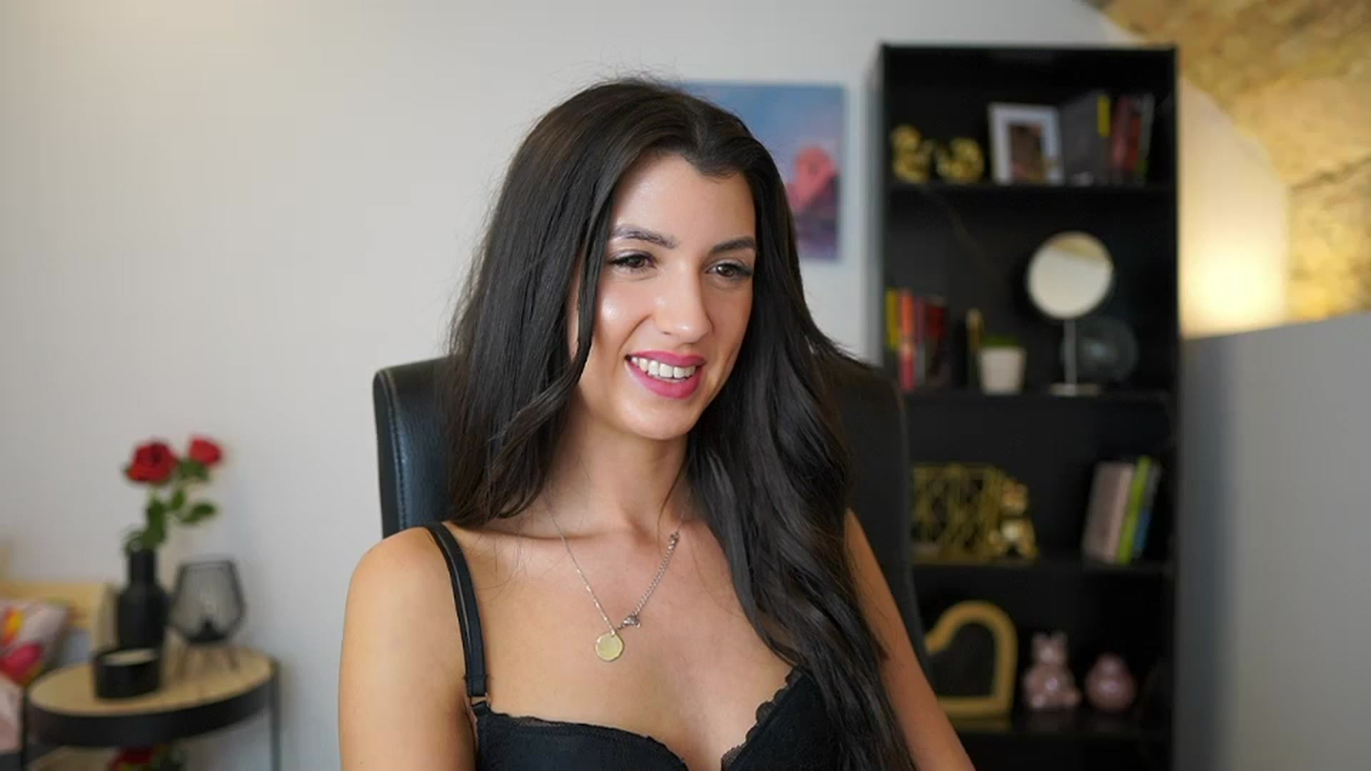 Gallery image thumbnail from Julia_Roca's myfreecams stream on, 12/28/2023, 18:29 image 4 of 20