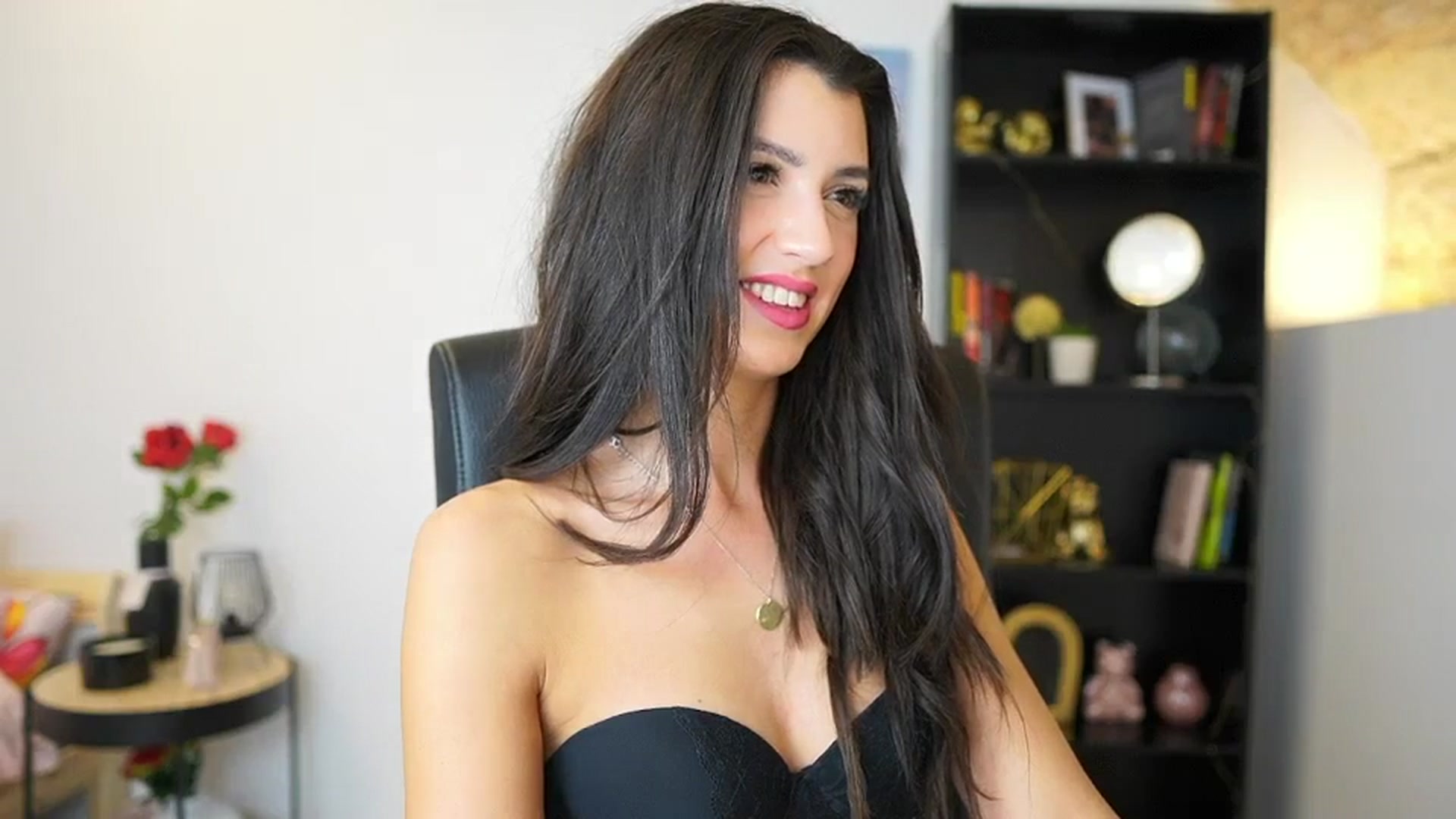 Gallery image thumbnail from Julia_Roca's myfreecams stream on, 12/29/2023, 11:37 image 17 of 20