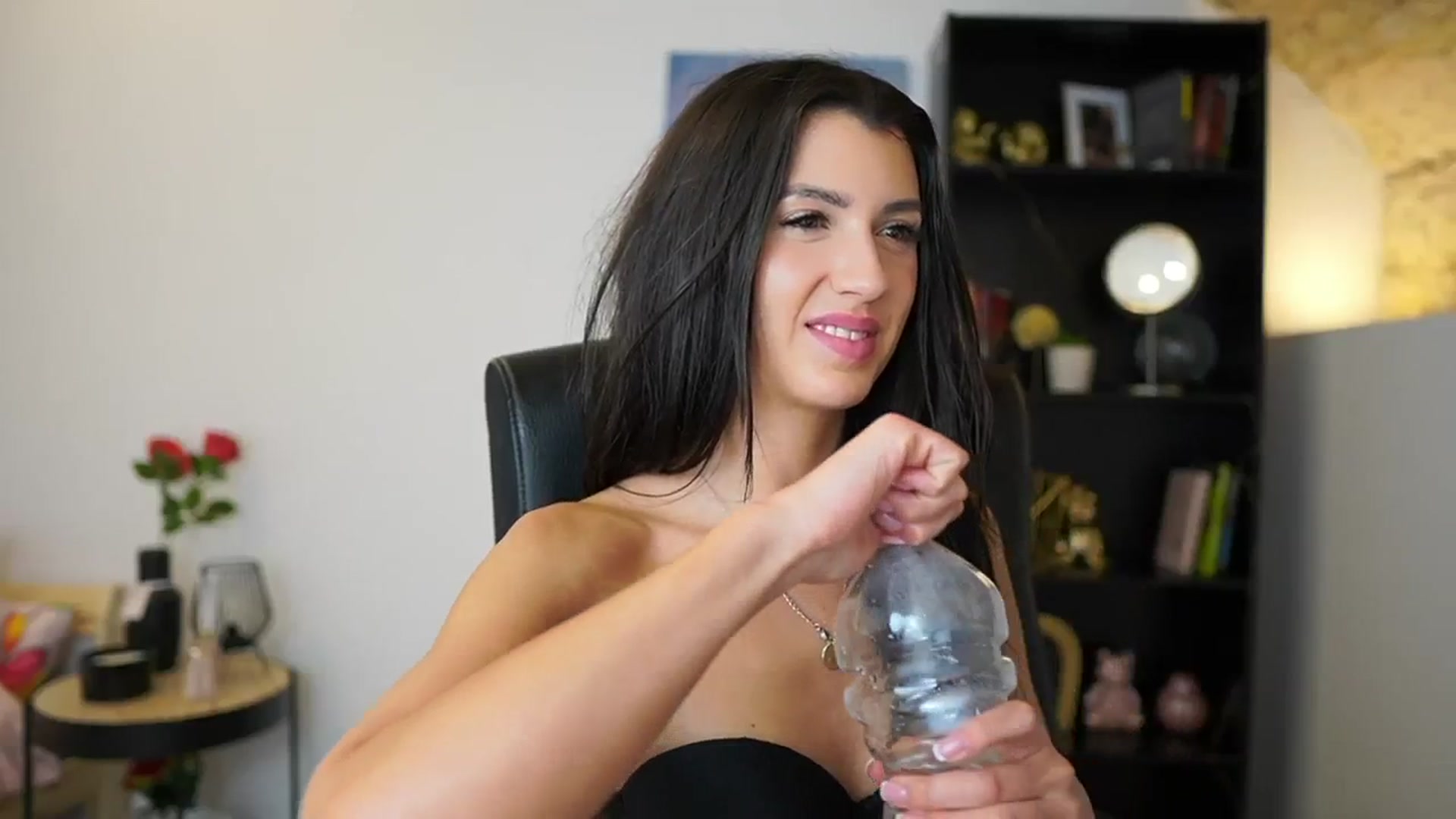 Gallery image thumbnail from Julia_Roca's myfreecams stream on, 12/29/2023, 15:39 image 16 of 20