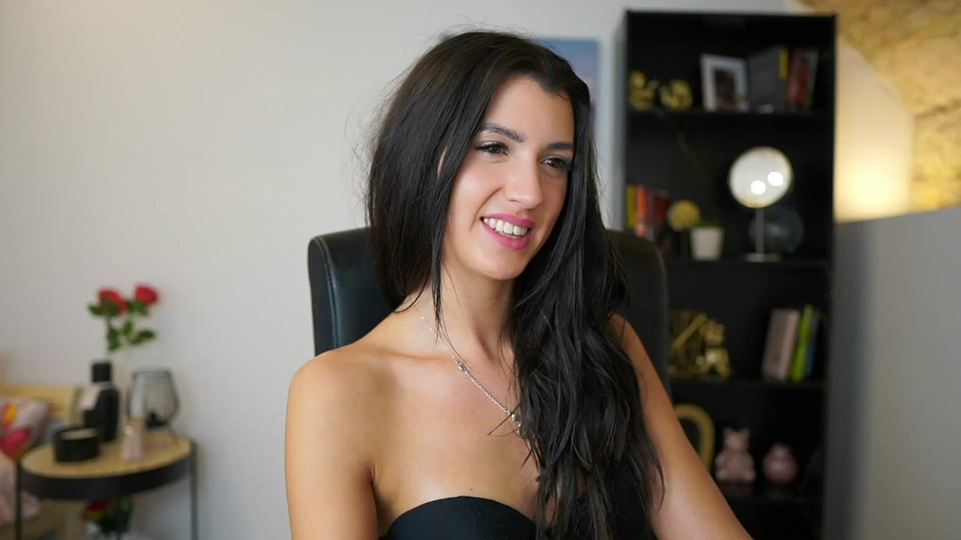 Gallery image thumbnail from Julia_Roca's myfreecams stream on, 12/29/2023, 15:39 image 13 of 20