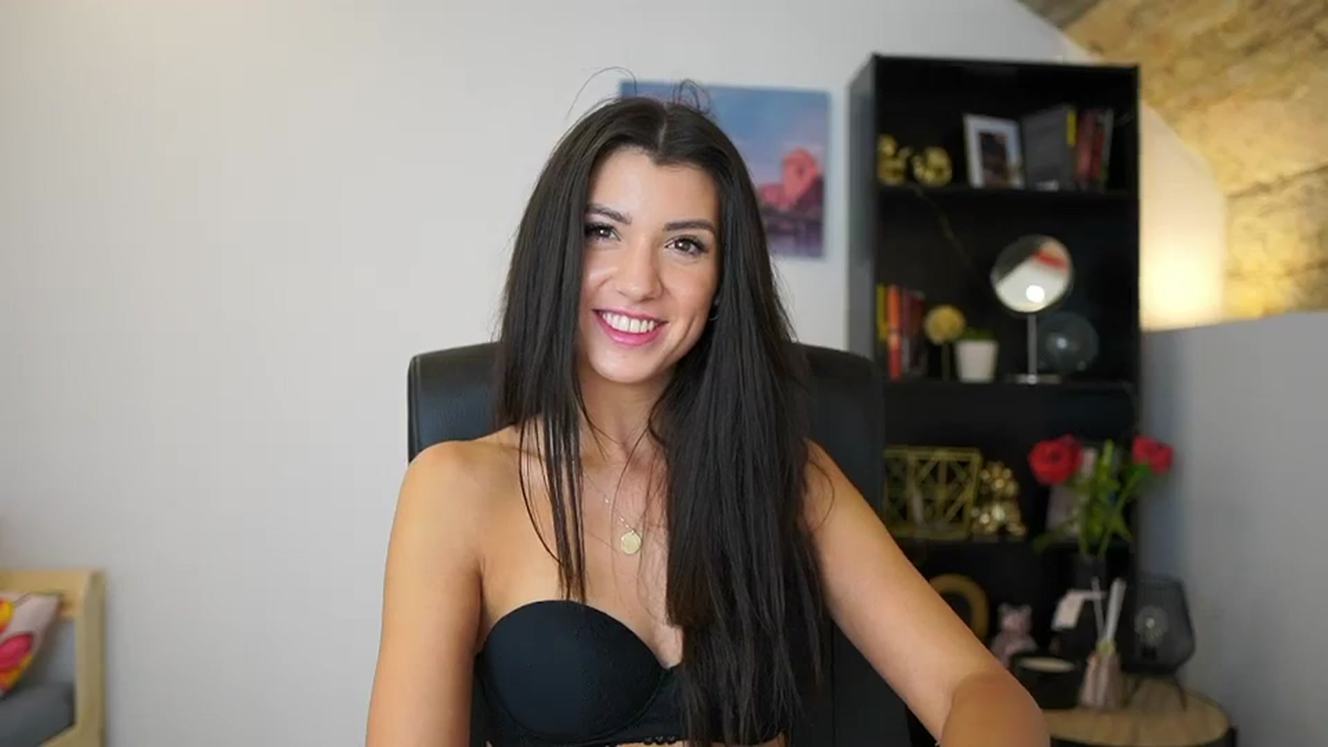 Gallery image thumbnail from Julia_Roca's myfreecams stream on, 01/02/2024, 13:40 image 13 of 20