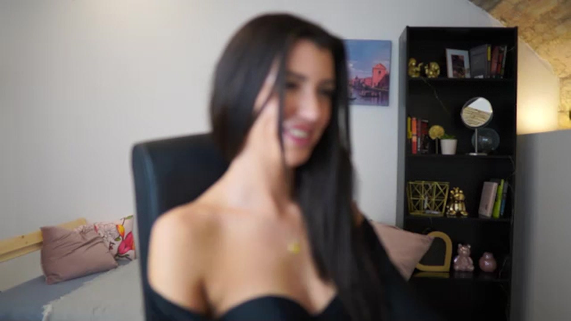 Gallery image thumbnail from Julia_Roca's myfreecams stream on, 01/04/2024, 12:08 image 7 of 20
