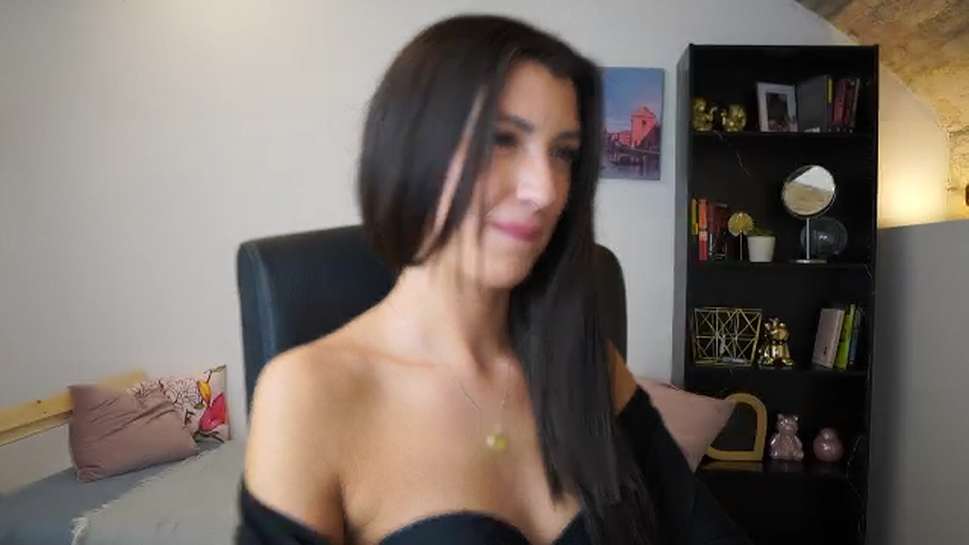 Gallery image thumbnail from Julia_Roca's myfreecams stream on, 01/04/2024, 12:08 image 16 of 20
