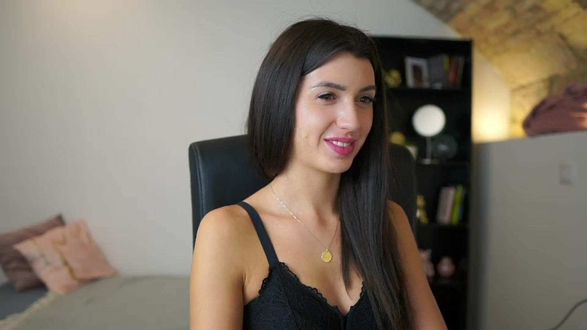Gallery image thumbnail from Julia_Roca's myfreecams stream on, 01/11/2024, 11:21 image 14 of 20