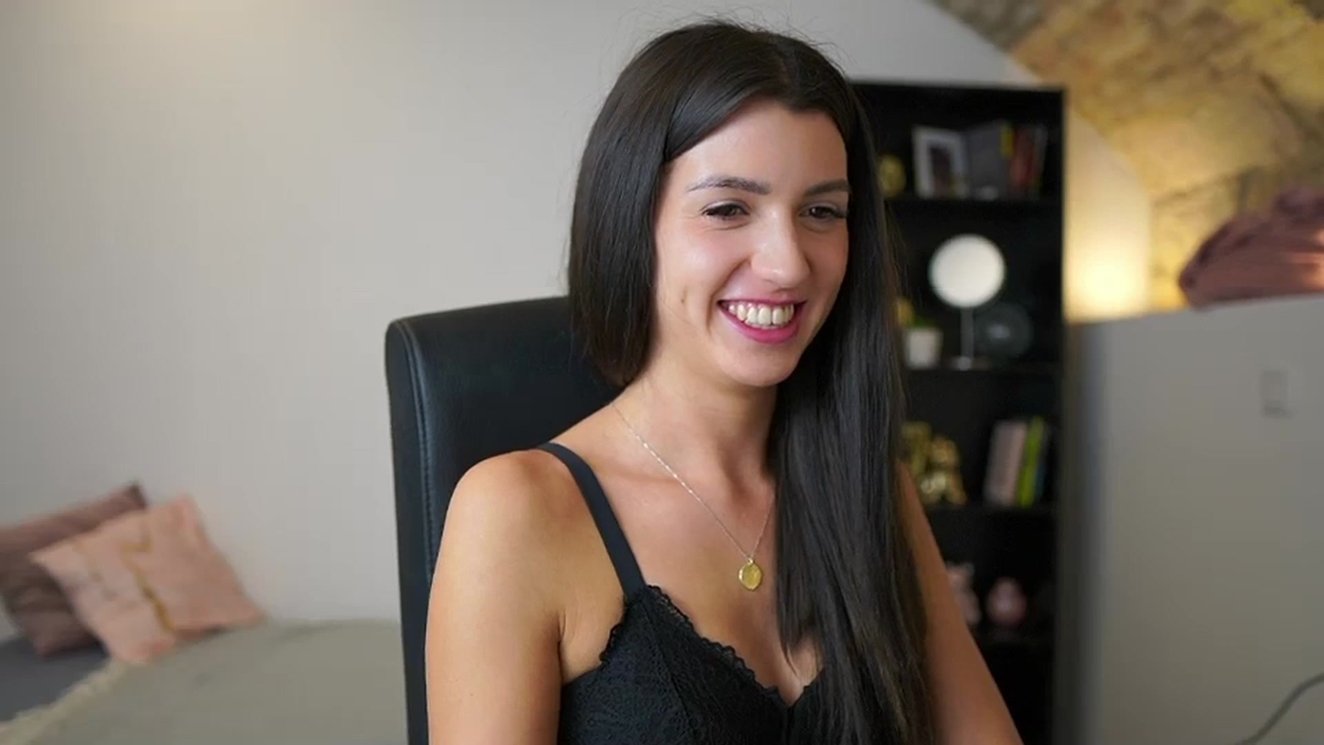 Gallery image thumbnail from Julia_Roca's myfreecams stream on, 01/11/2024, 11:21 image 12 of 20
