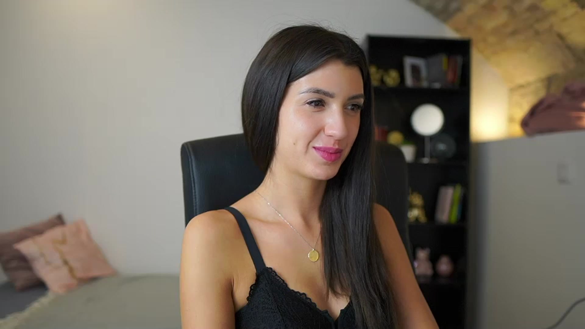 Gallery image thumbnail from Julia_Roca's myfreecams stream on, 01/11/2024, 11:21 image 20 of 20