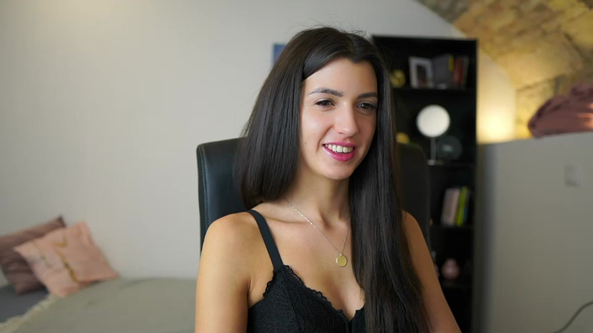 Gallery image thumbnail from Julia_Roca's myfreecams stream on, 01/11/2024, 11:21 image 1 of 20