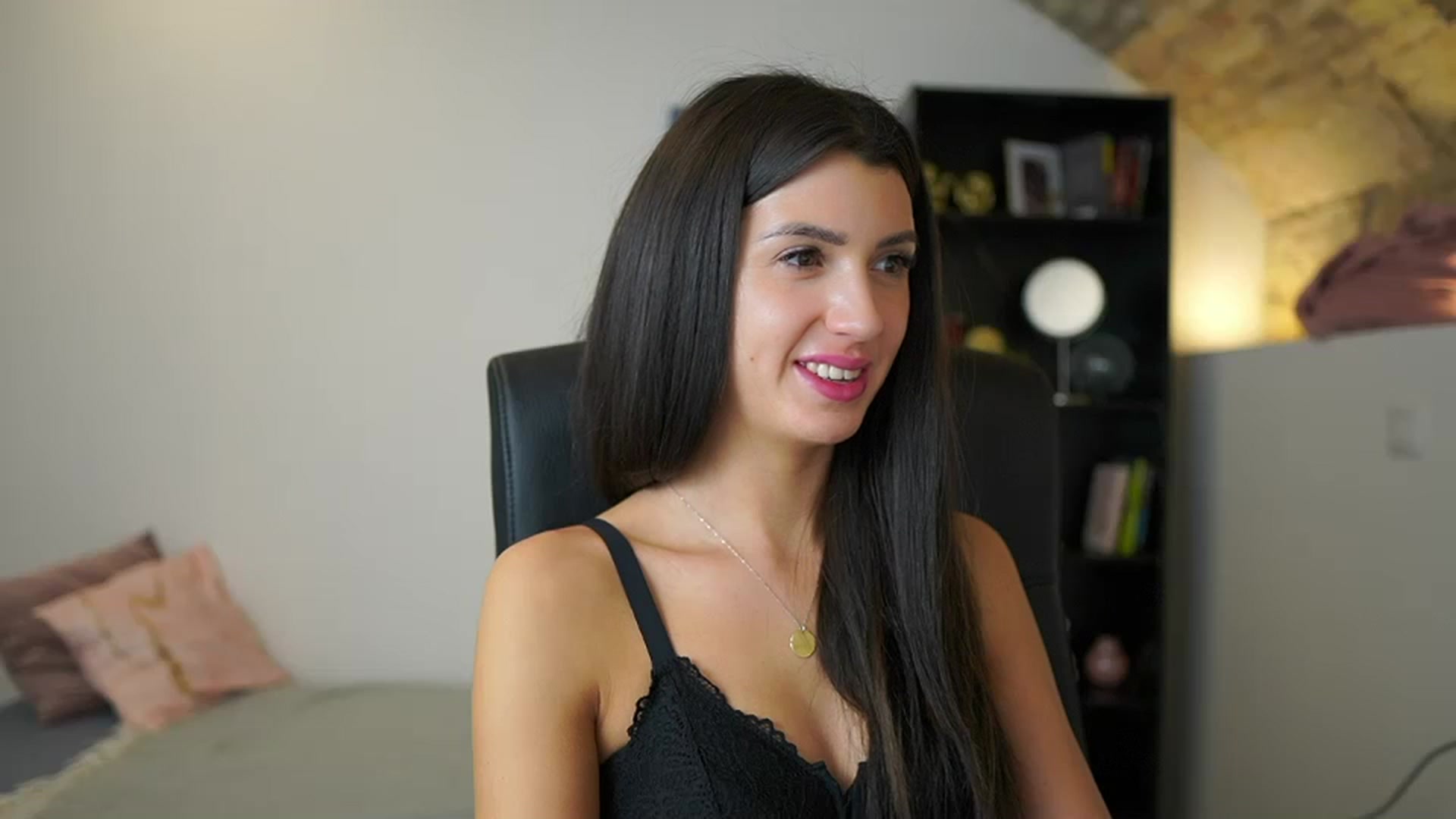 Gallery image thumbnail from Julia_Roca's myfreecams stream on, 01/11/2024, 11:21 image 9 of 20