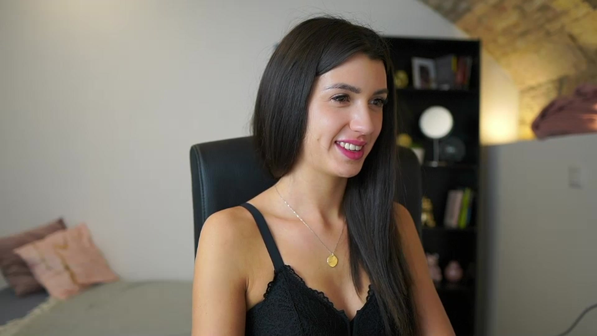 Gallery image thumbnail from Julia_Roca's myfreecams stream on, 01/11/2024, 11:21 image 13 of 20