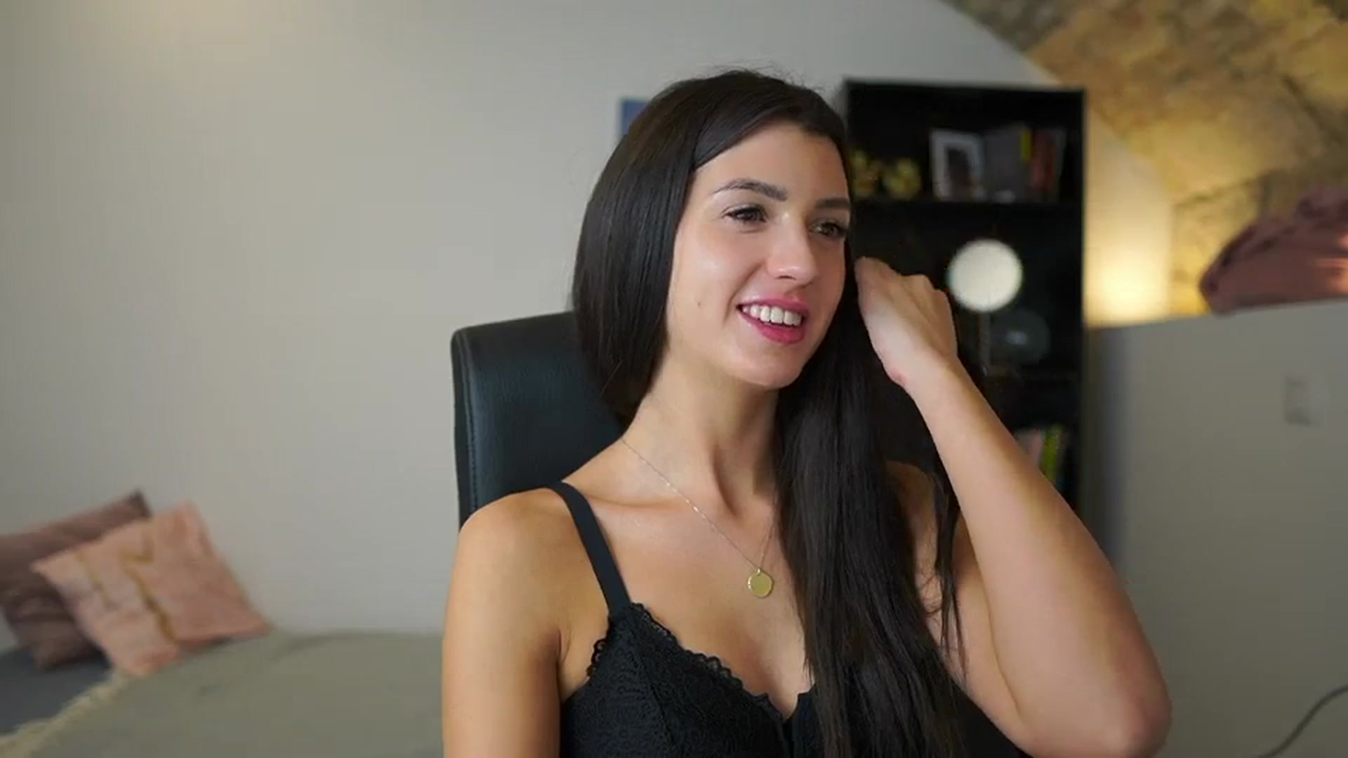 Gallery image thumbnail from Julia_Roca's myfreecams stream on, 01/11/2024, 11:21 image 3 of 20