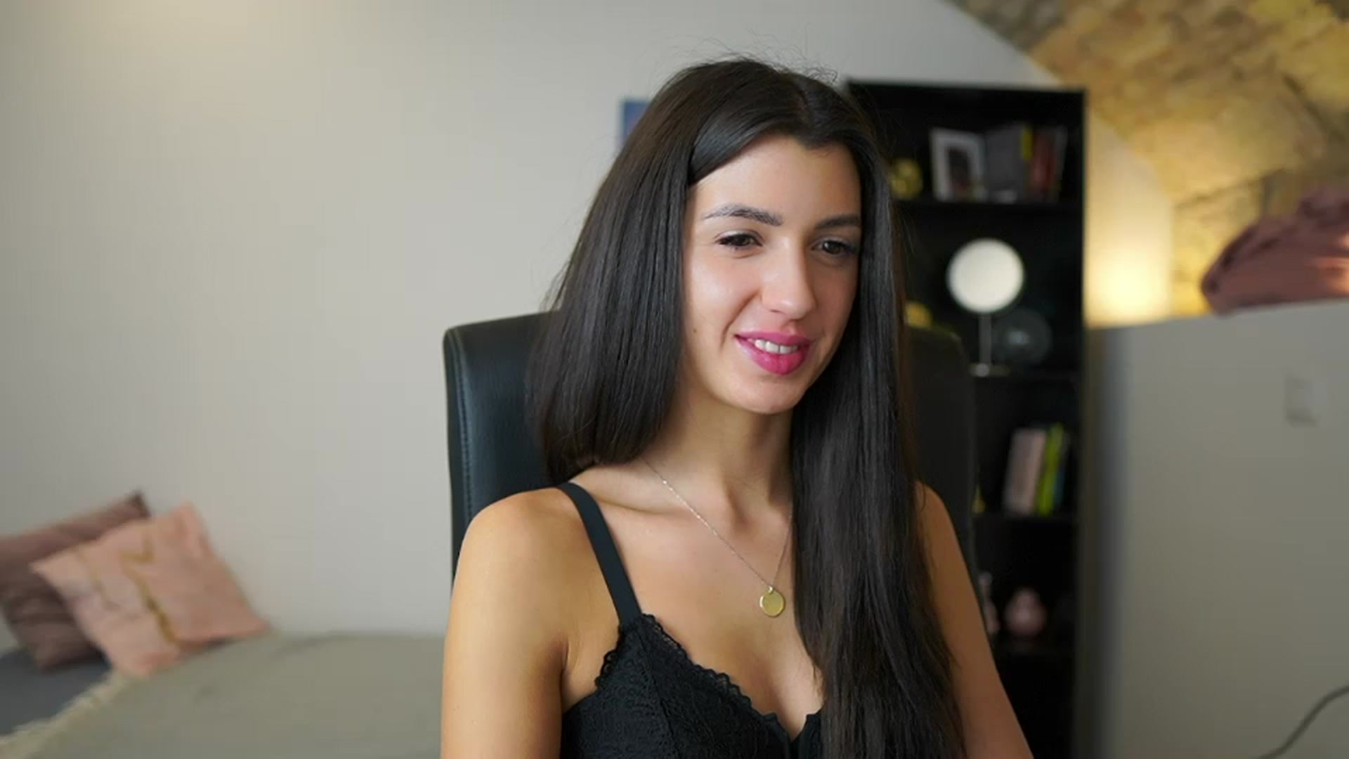 Gallery image thumbnail from Julia_Roca's myfreecams stream on, 01/11/2024, 11:21 image 2 of 20