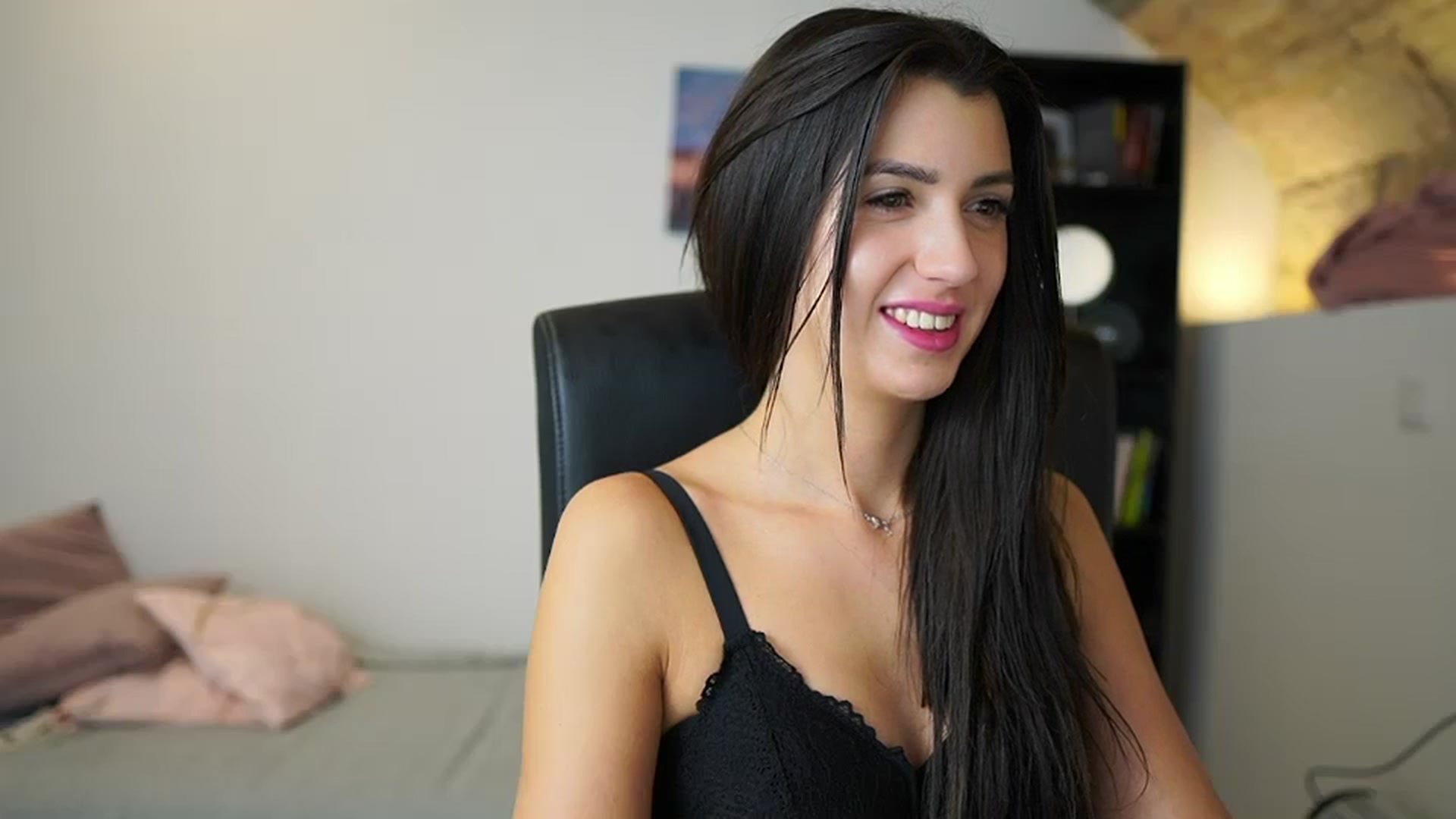 Gallery image thumbnail from Julia_Roca's myfreecams stream on, 01/11/2024, 13:18 image 8 of 20