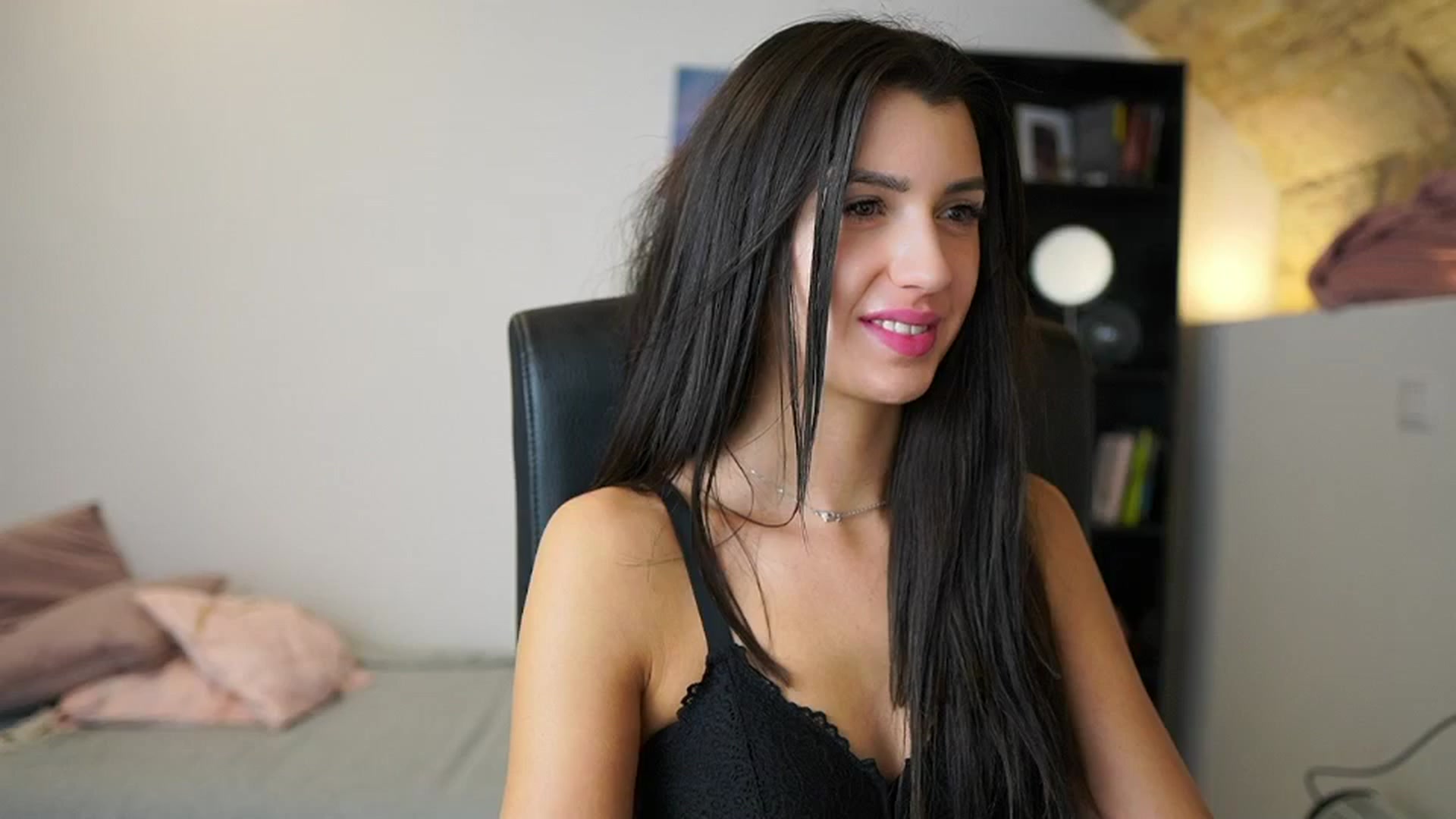 Gallery image thumbnail from Julia_Roca's myfreecams stream on, 01/11/2024, 13:58 image 16 of 20