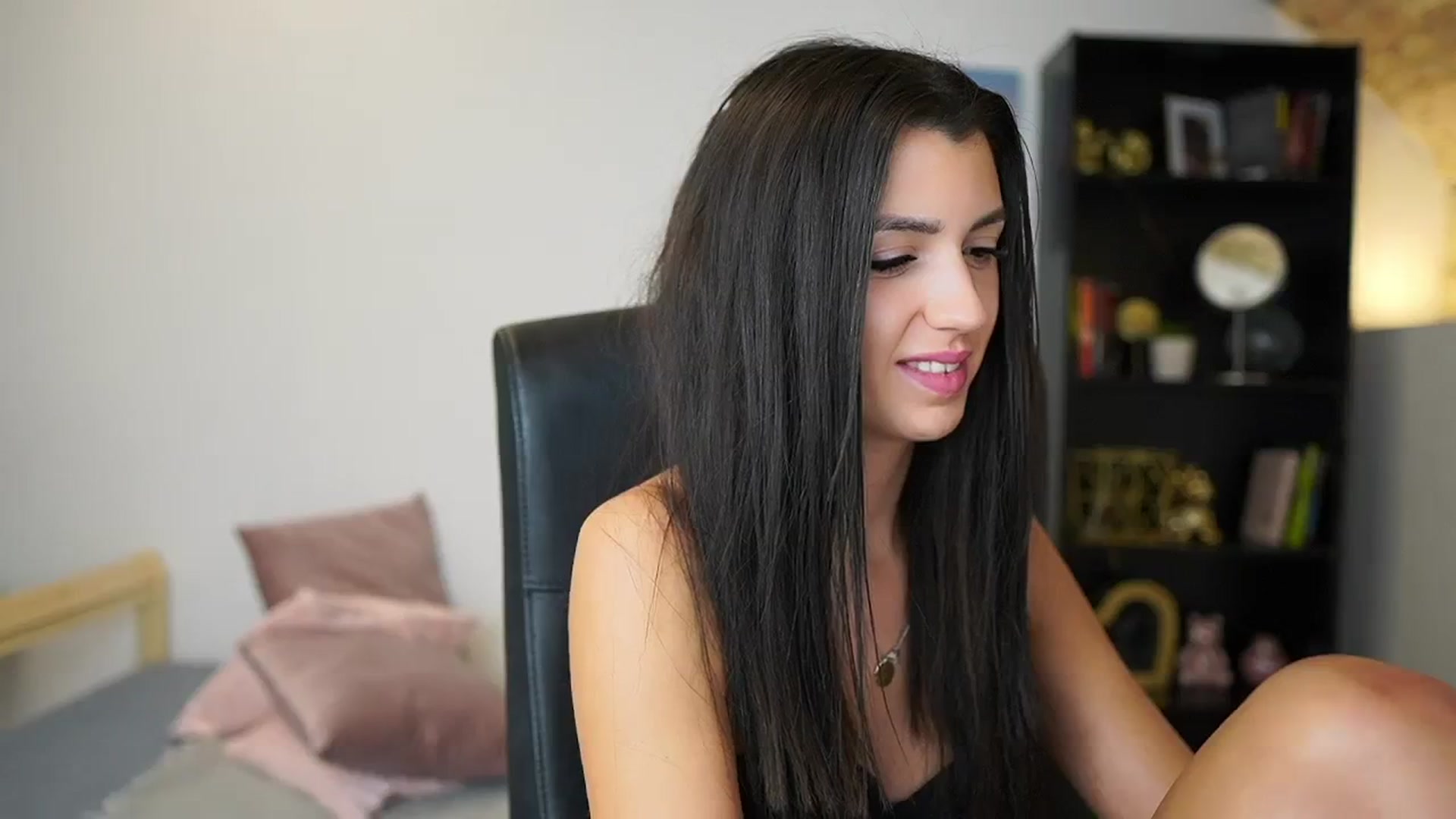 Gallery image thumbnail from Julia_Roca's myfreecams stream on, 01/12/2024, 17:30 image 20 of 20