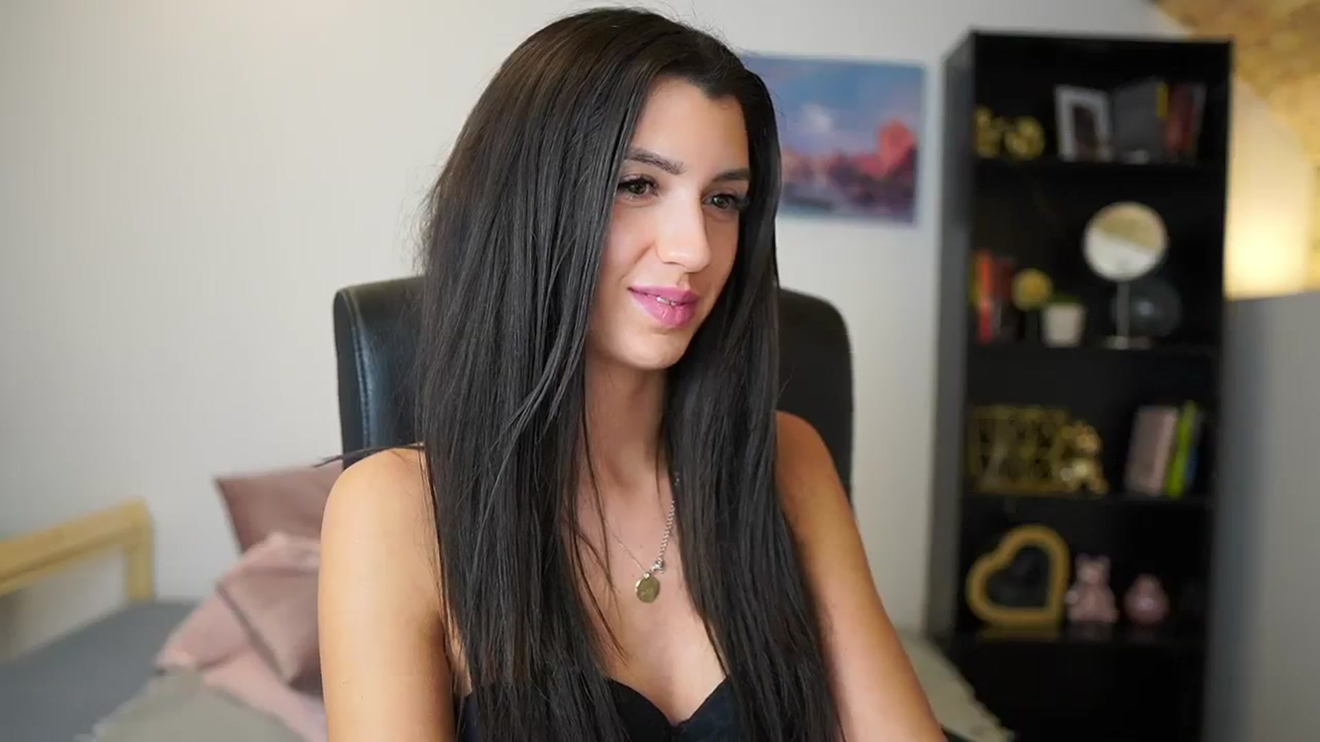 Gallery image thumbnail from Julia_Roca's myfreecams stream on, 01/12/2024, 17:30 image 7 of 20