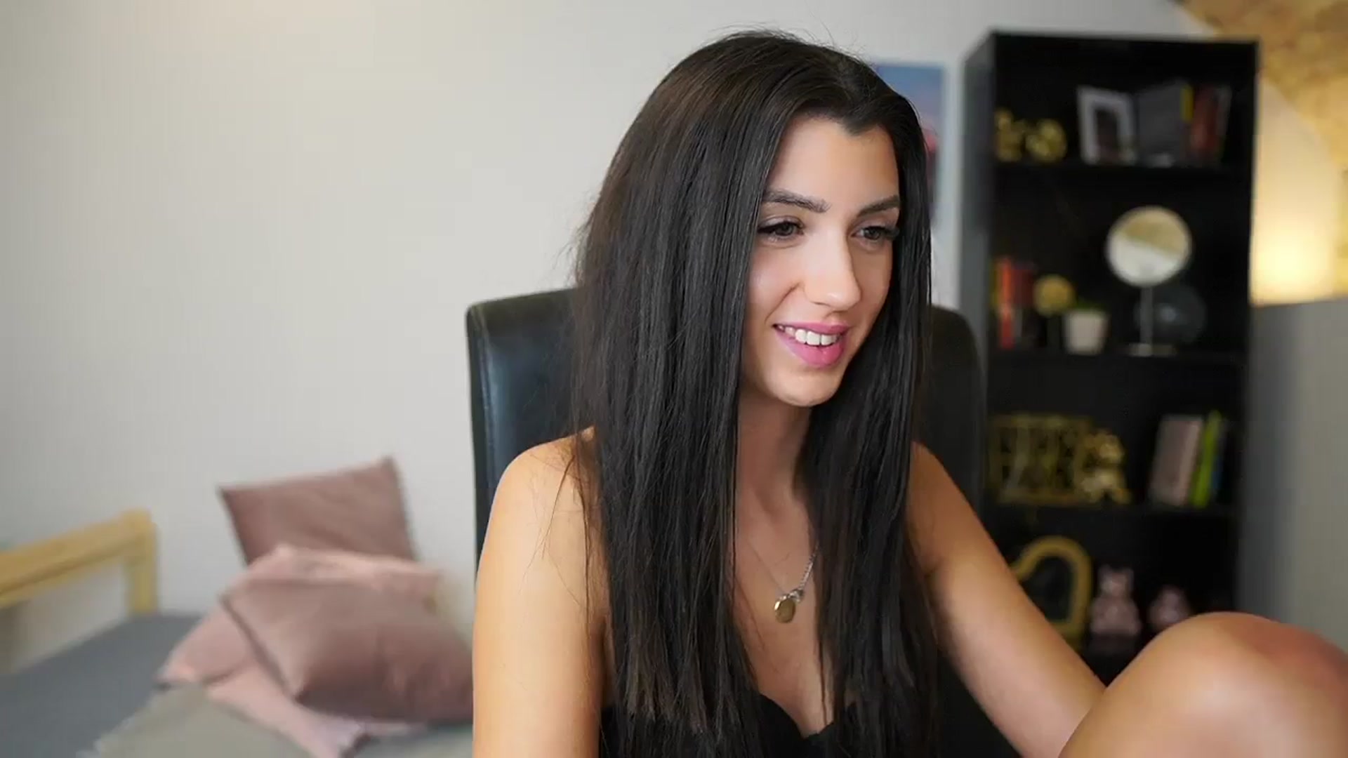 Gallery image thumbnail from Julia_Roca's myfreecams stream on, 01/12/2024, 17:30 image 19 of 20