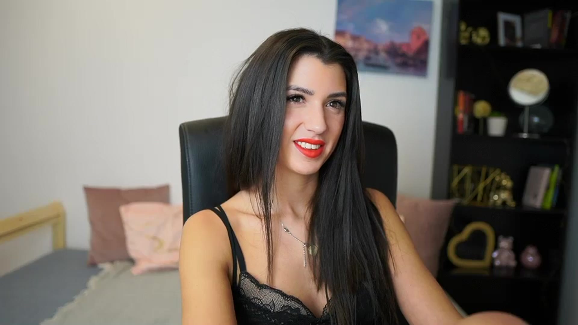 Gallery image thumbnail from Julia_Roca's myfreecams stream on, 01/14/2024, 20:19 image 6 of 20