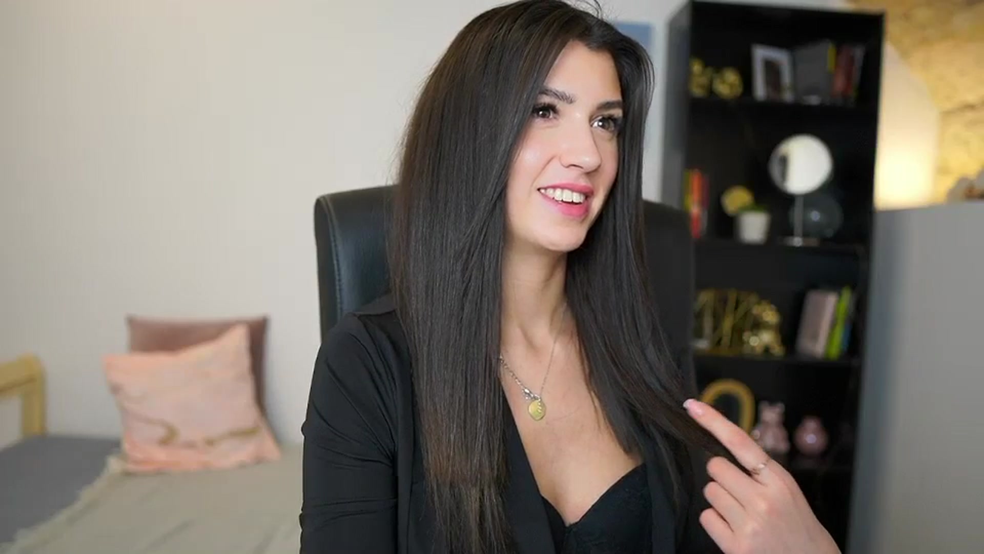 Gallery image thumbnail from Julia_Roca's myfreecams stream on, 01/16/2024, 15:48 image 7 of 20