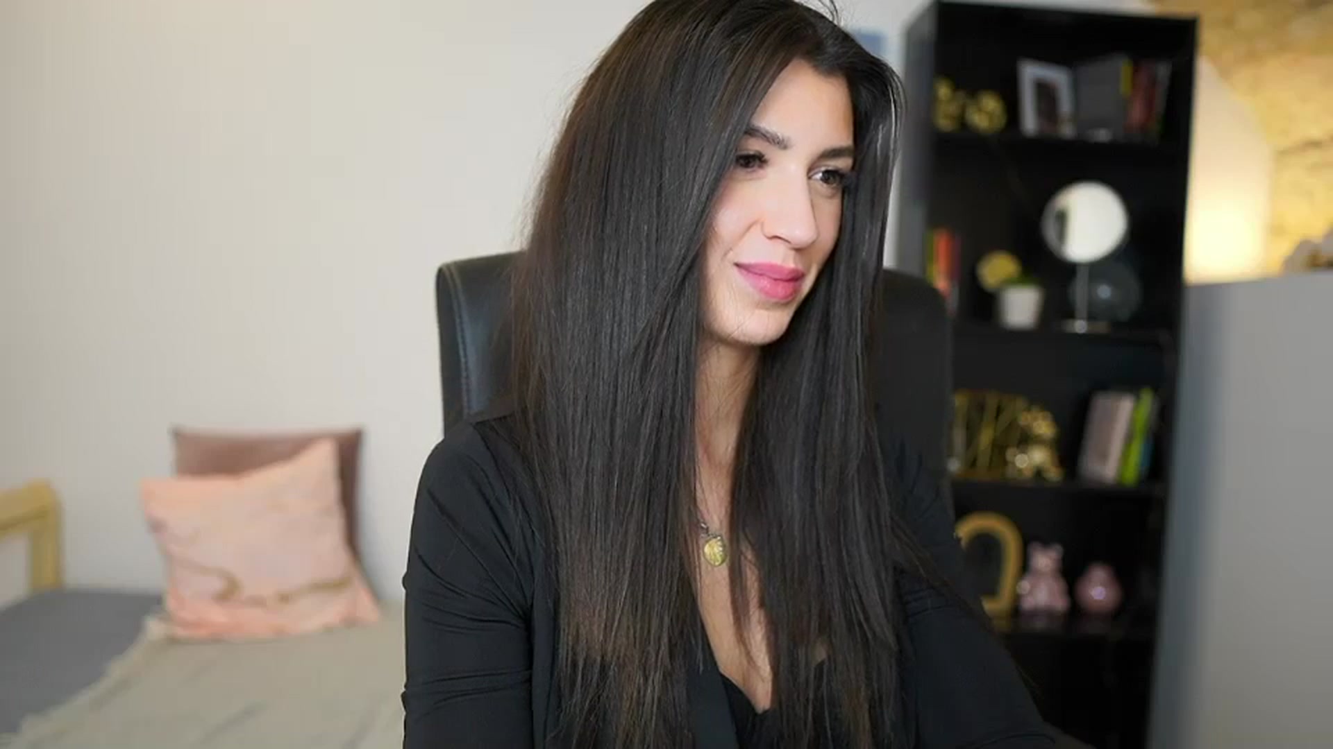 Gallery image thumbnail from Julia_Roca's myfreecams stream on, 01/16/2024, 15:48 image 6 of 20