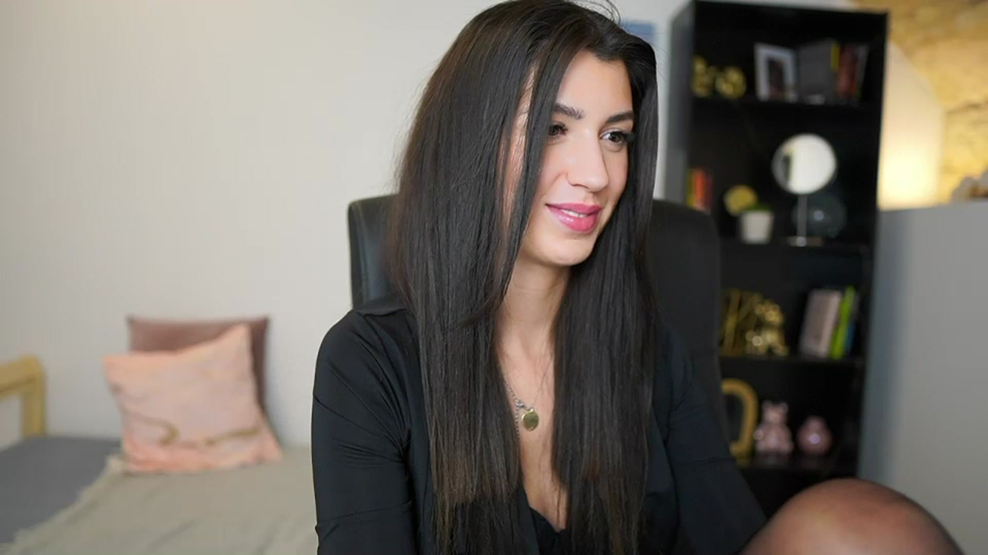 Gallery image thumbnail from Julia_Roca's myfreecams stream on, 01/16/2024, 15:48 image 18 of 20