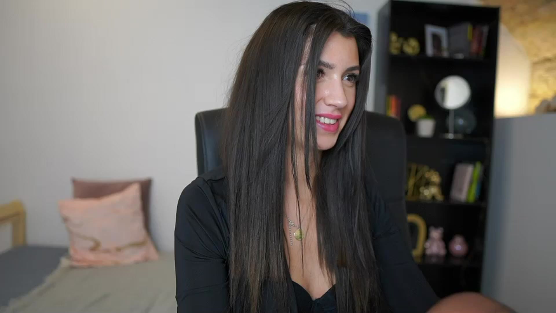 Gallery image thumbnail from Julia_Roca's myfreecams stream on, 01/16/2024, 15:48 image 19 of 20
