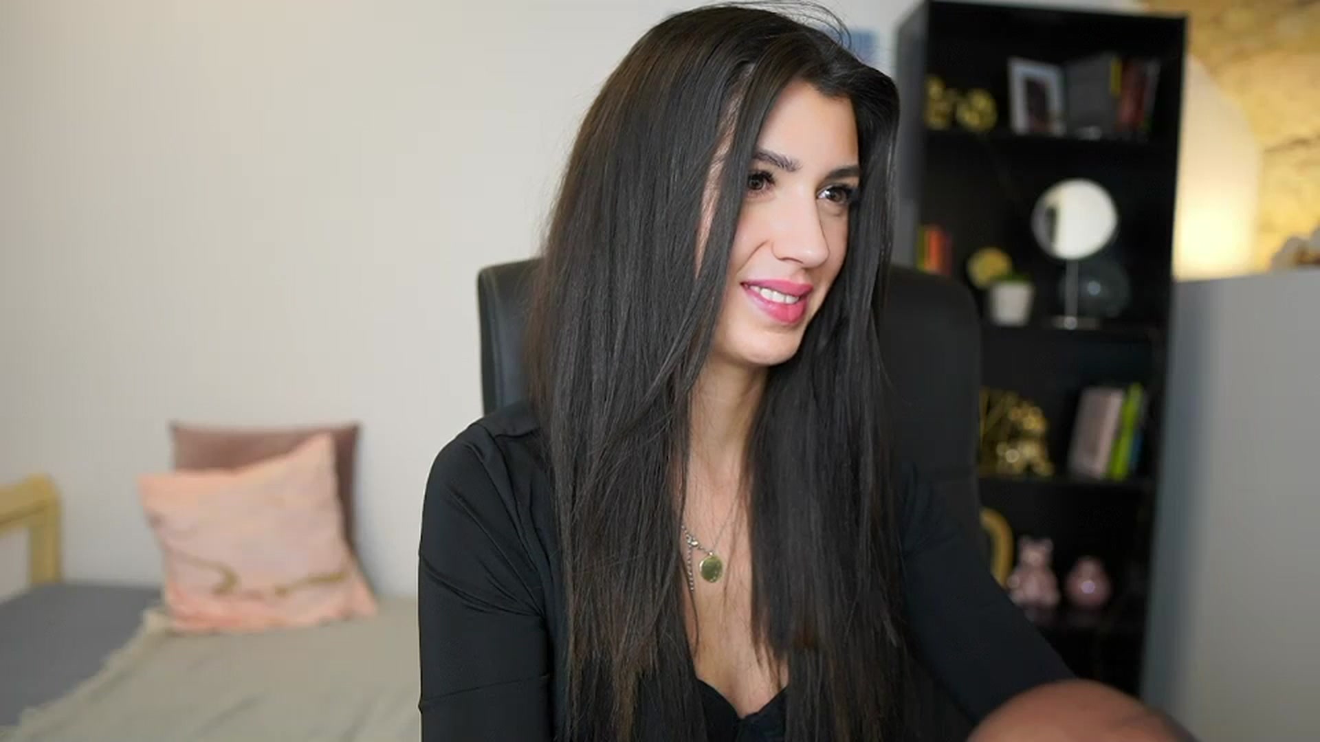 Gallery image thumbnail from Julia_Roca's myfreecams stream on, 01/16/2024, 15:48 image 20 of 20