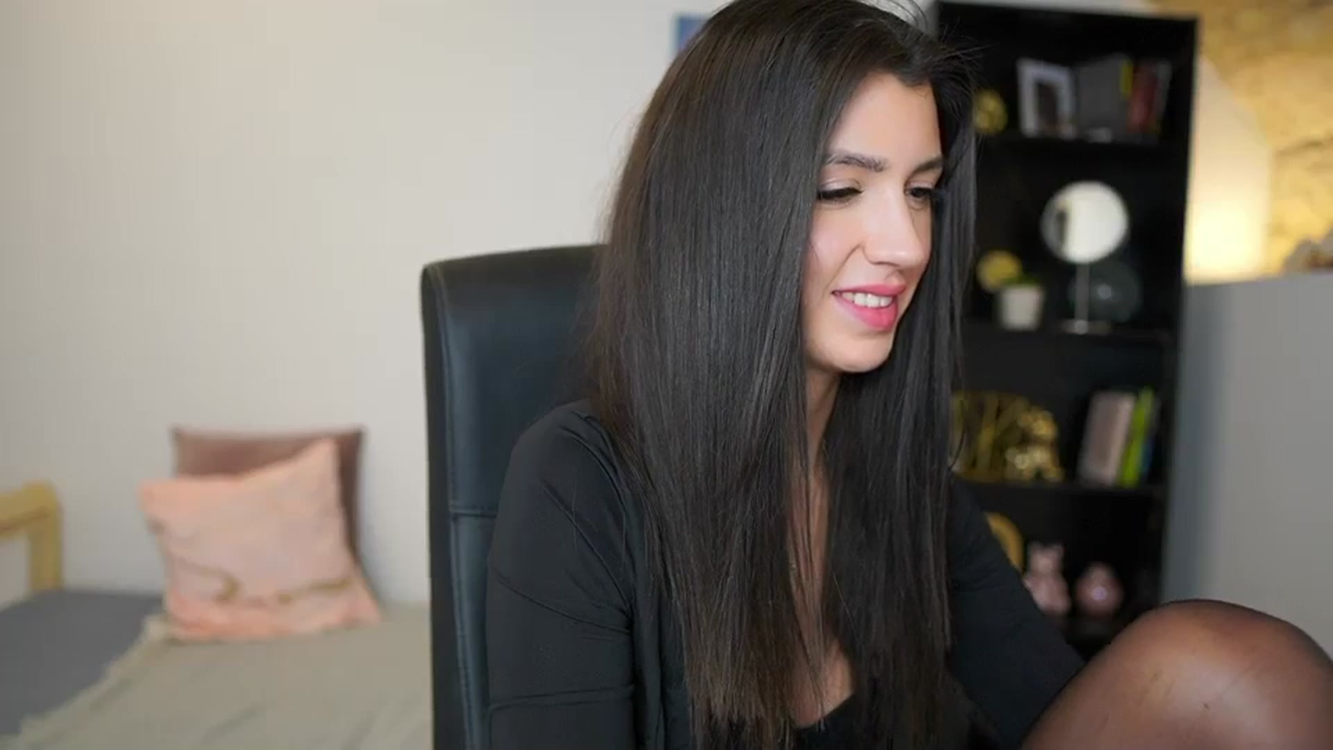 Gallery image thumbnail from Julia_Roca's myfreecams stream on, 01/16/2024, 15:48 image 11 of 20