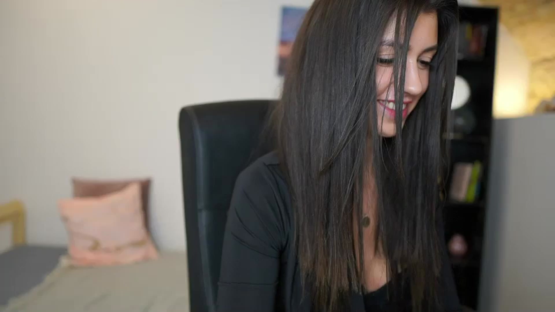 Gallery image thumbnail from Julia_Roca's myfreecams stream on, 01/16/2024, 15:48 image 14 of 20