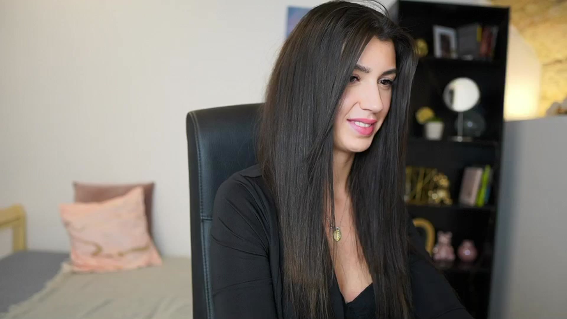 Gallery image thumbnail from Julia_Roca's myfreecams stream on, 01/16/2024, 15:48 image 8 of 20