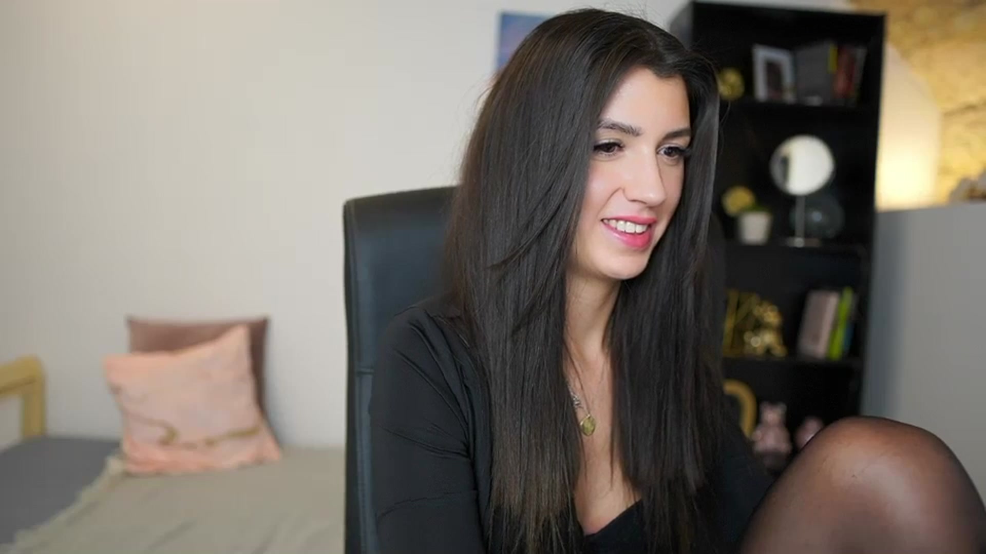 Gallery image thumbnail from Julia_Roca's myfreecams stream on, 01/16/2024, 15:48 image 3 of 20