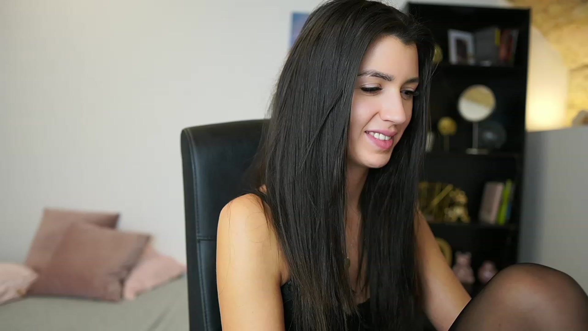 Gallery image thumbnail from Julia_Roca's myfreecams stream on, 01/18/2024, 17:43 image 3 of 20