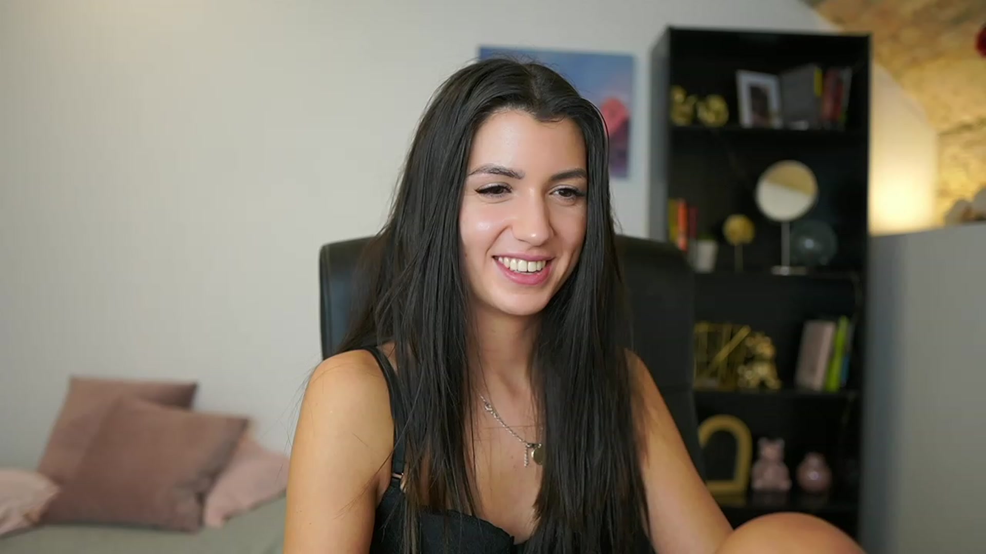 Gallery image thumbnail from Julia_Roca's myfreecams stream on, 01/18/2024, 19:12 image 8 of 20