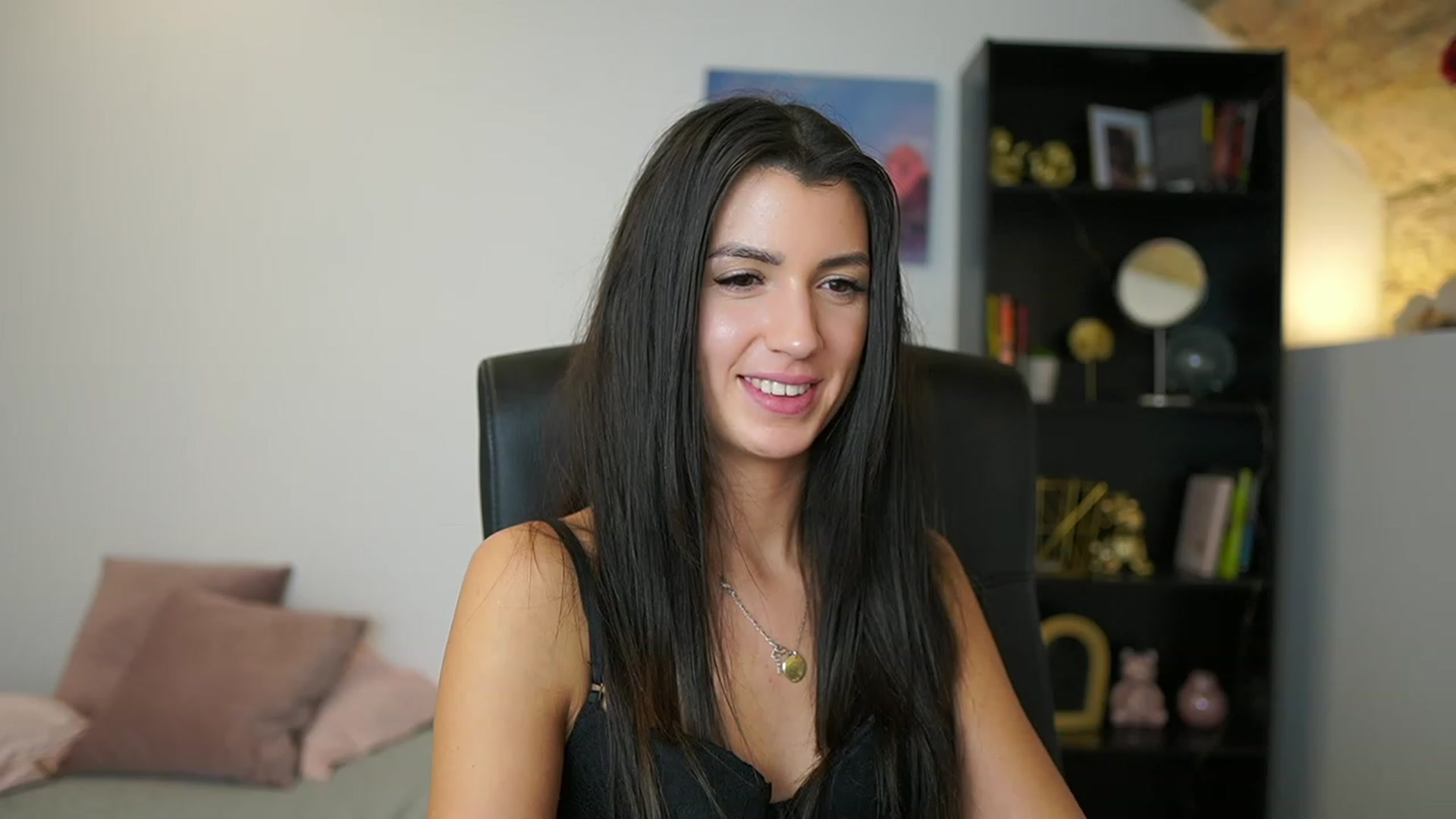 Gallery image thumbnail from Julia_Roca's myfreecams stream on, 01/18/2024, 19:12 image 15 of 20