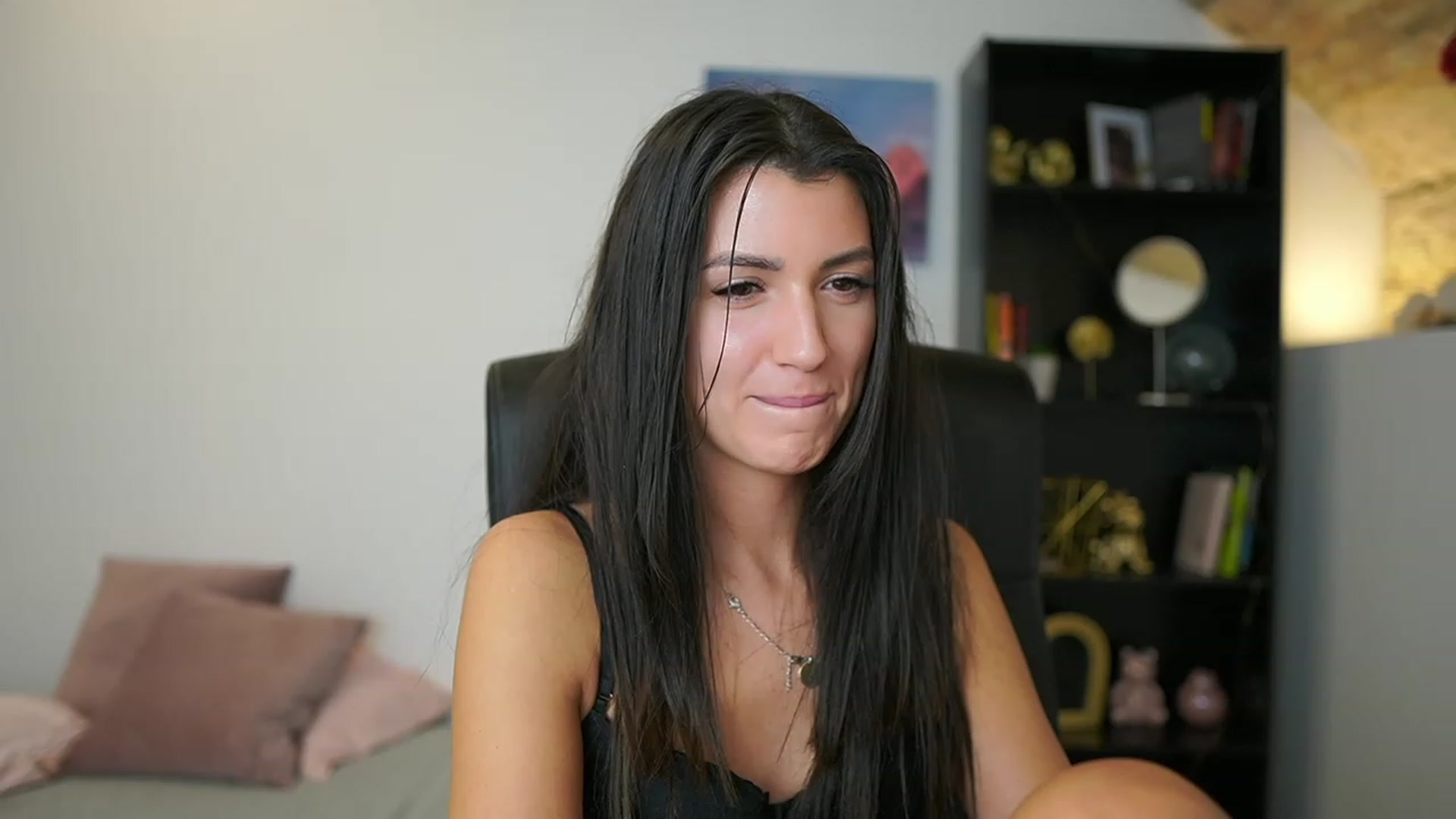 Gallery image thumbnail from Julia_Roca's myfreecams stream on, 01/18/2024, 19:12 image 7 of 20