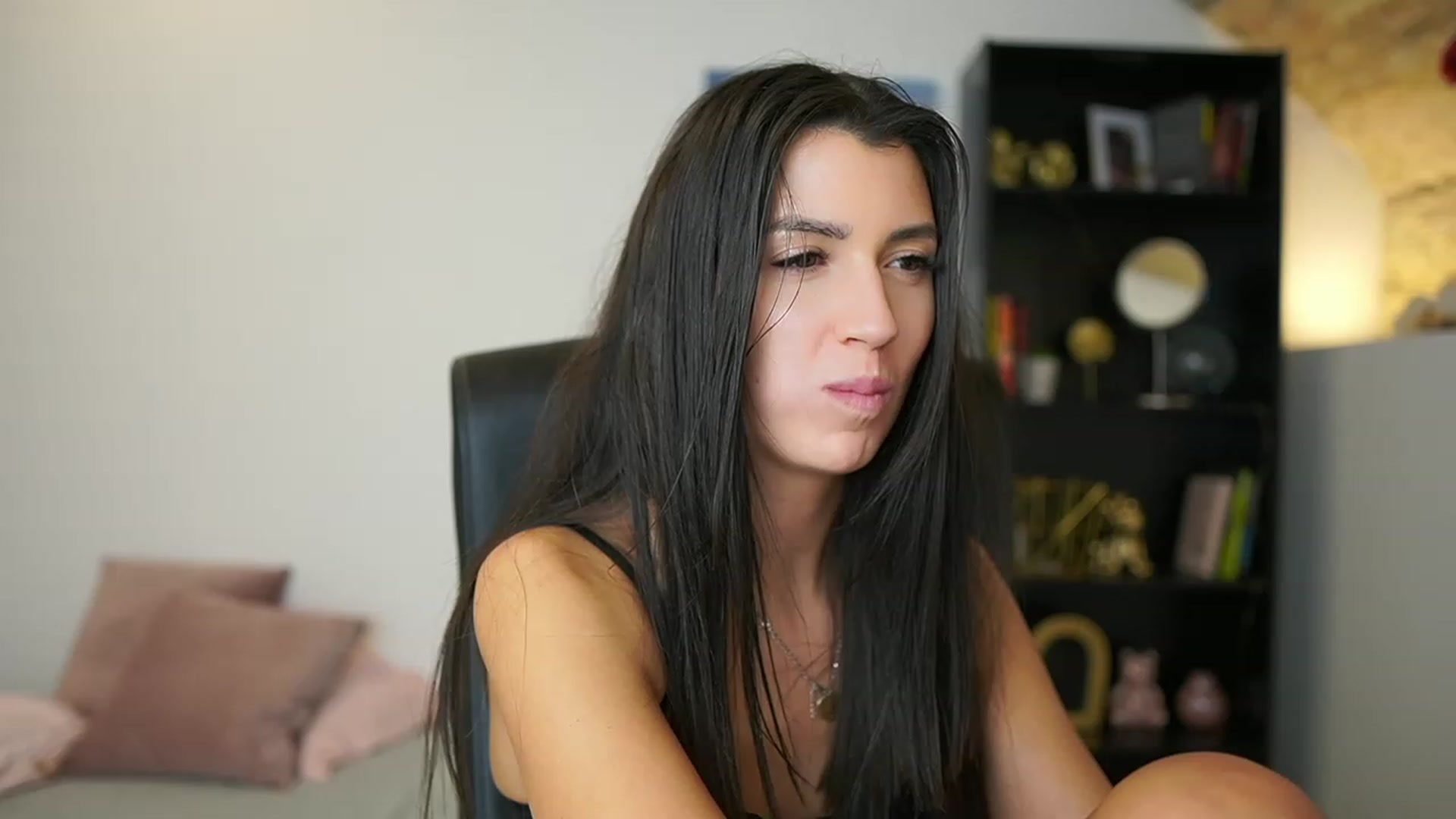 Gallery image thumbnail from Julia_Roca's myfreecams stream on, 01/18/2024, 19:12 image 2 of 20