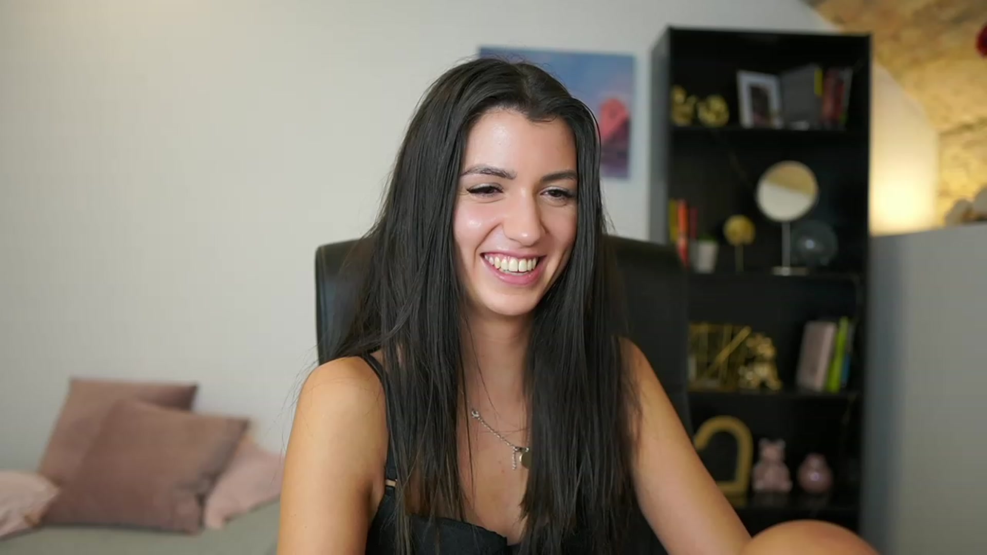 Gallery image thumbnail from Julia_Roca's myfreecams stream on, 01/18/2024, 19:12 image 9 of 20