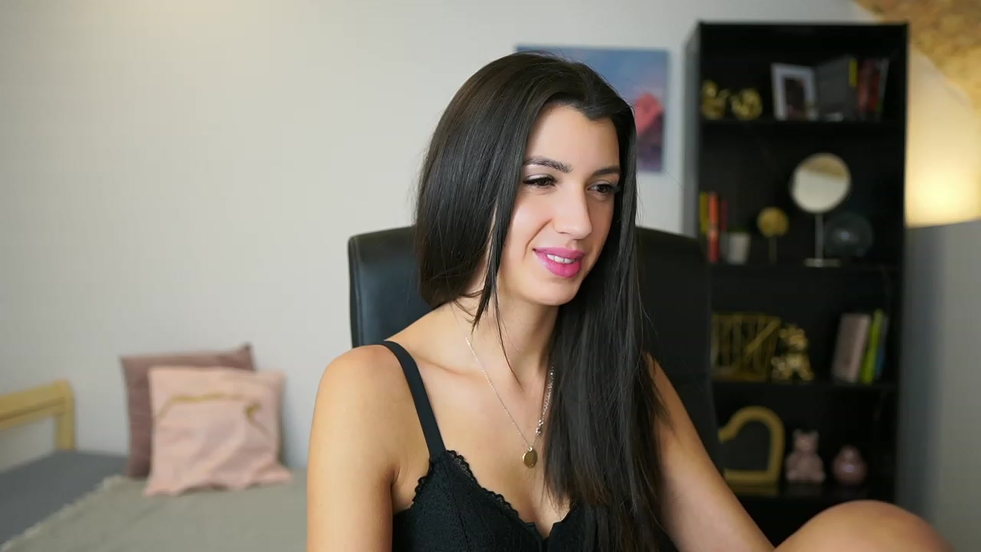 Gallery image thumbnail from Julia_Roca's myfreecams stream on, 01/20/2024, 14:56 image 12 of 20