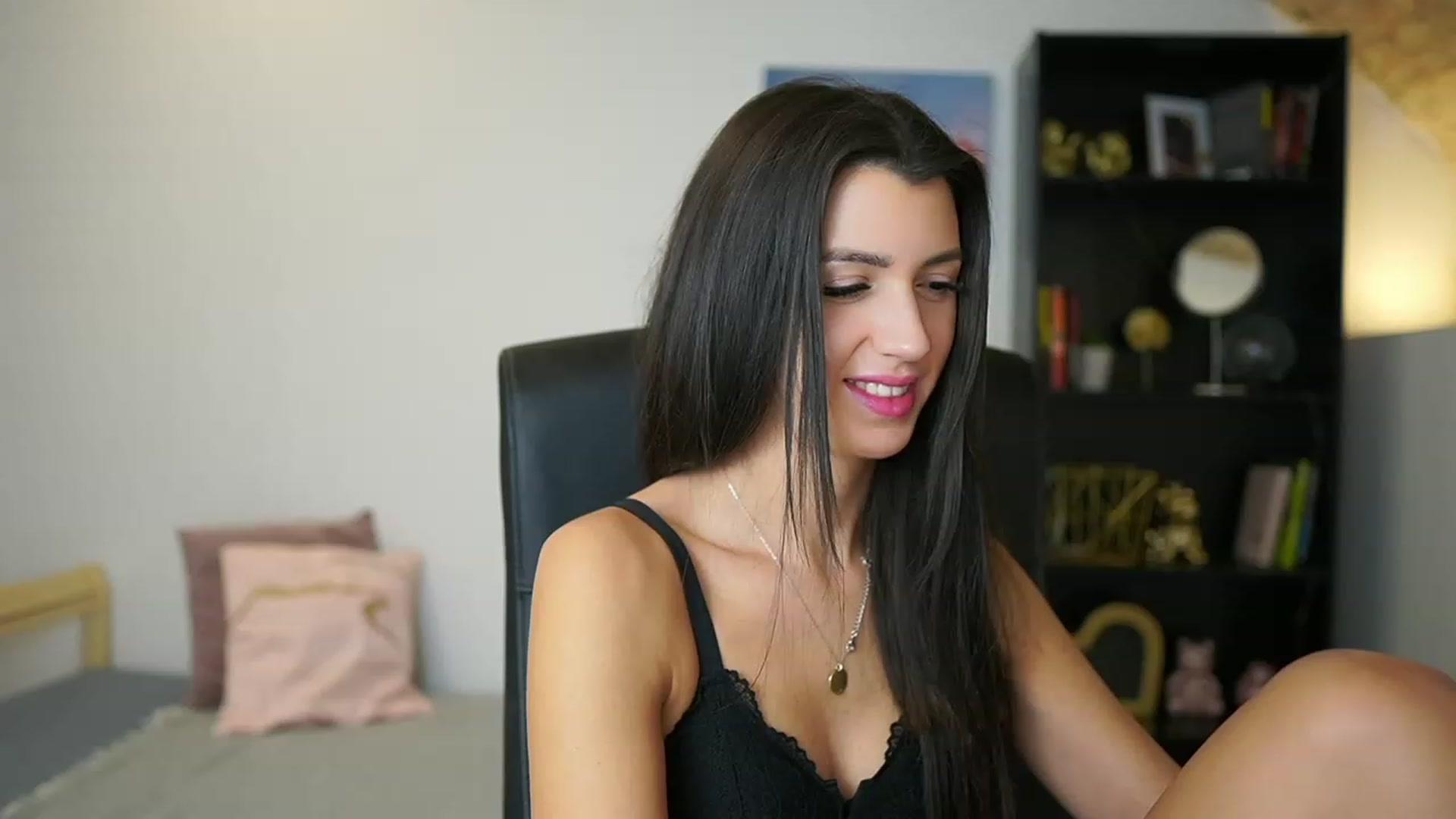 Gallery image thumbnail from Julia_Roca's myfreecams stream on, 01/20/2024, 14:56 image 7 of 20