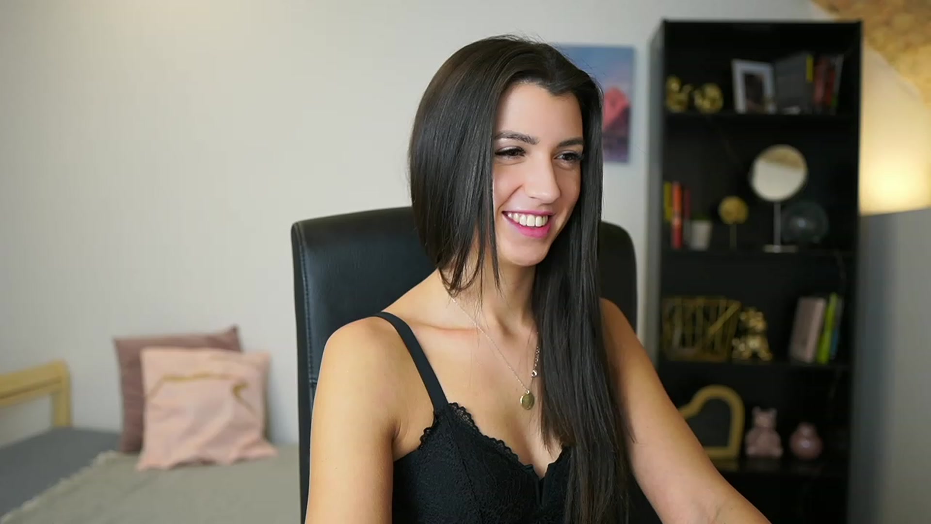 Gallery image thumbnail from Julia_Roca's myfreecams stream on, 01/20/2024, 14:56 image 19 of 20